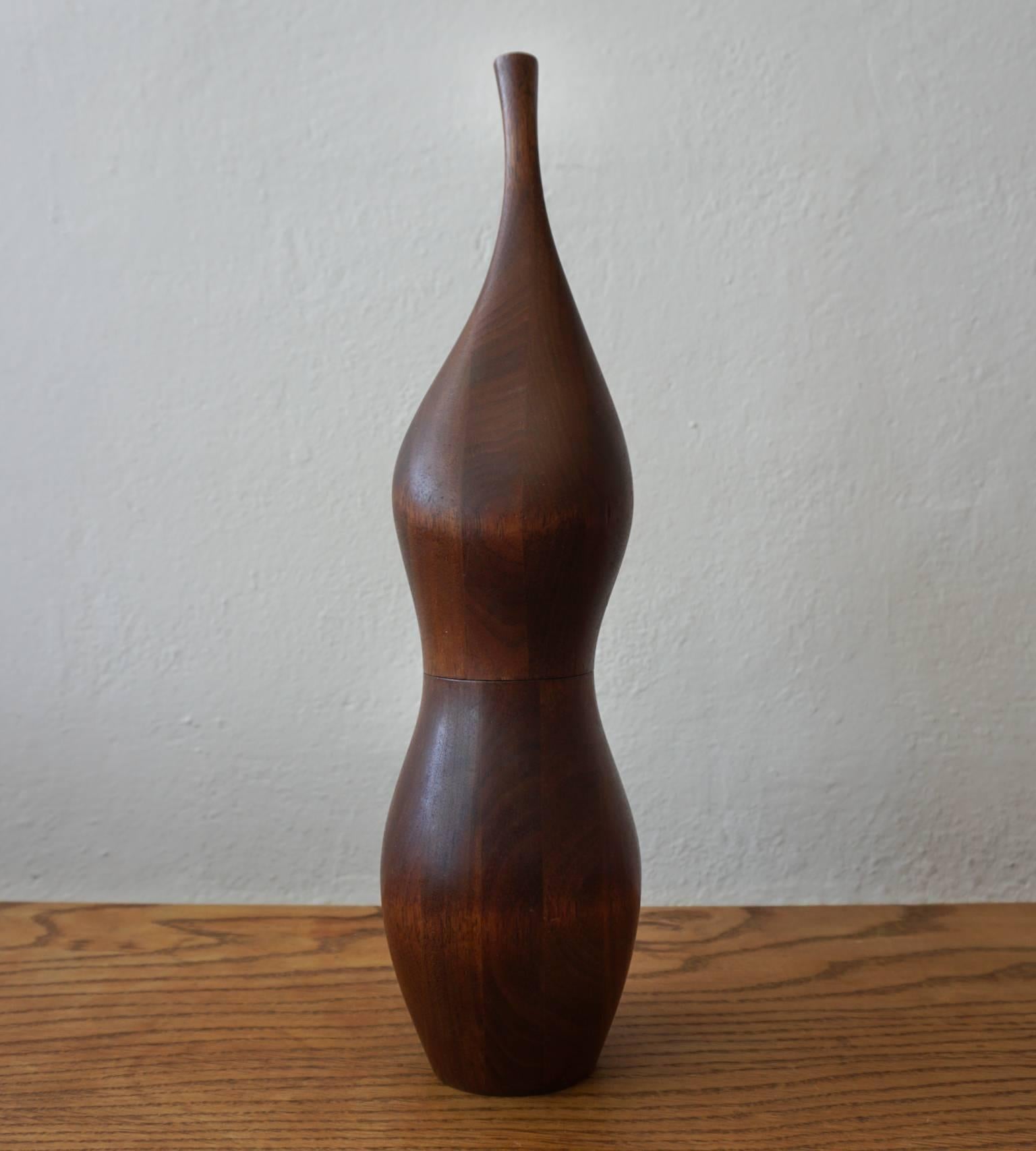 Impressive peppermill by American Craftsman, Daniel Loomis Valenza. Stacked laminate solid walnut construction. Fully functional, 1970s.

Valenza is a noted artist whose work was shown in the ground breaking exhibition, objects USA.