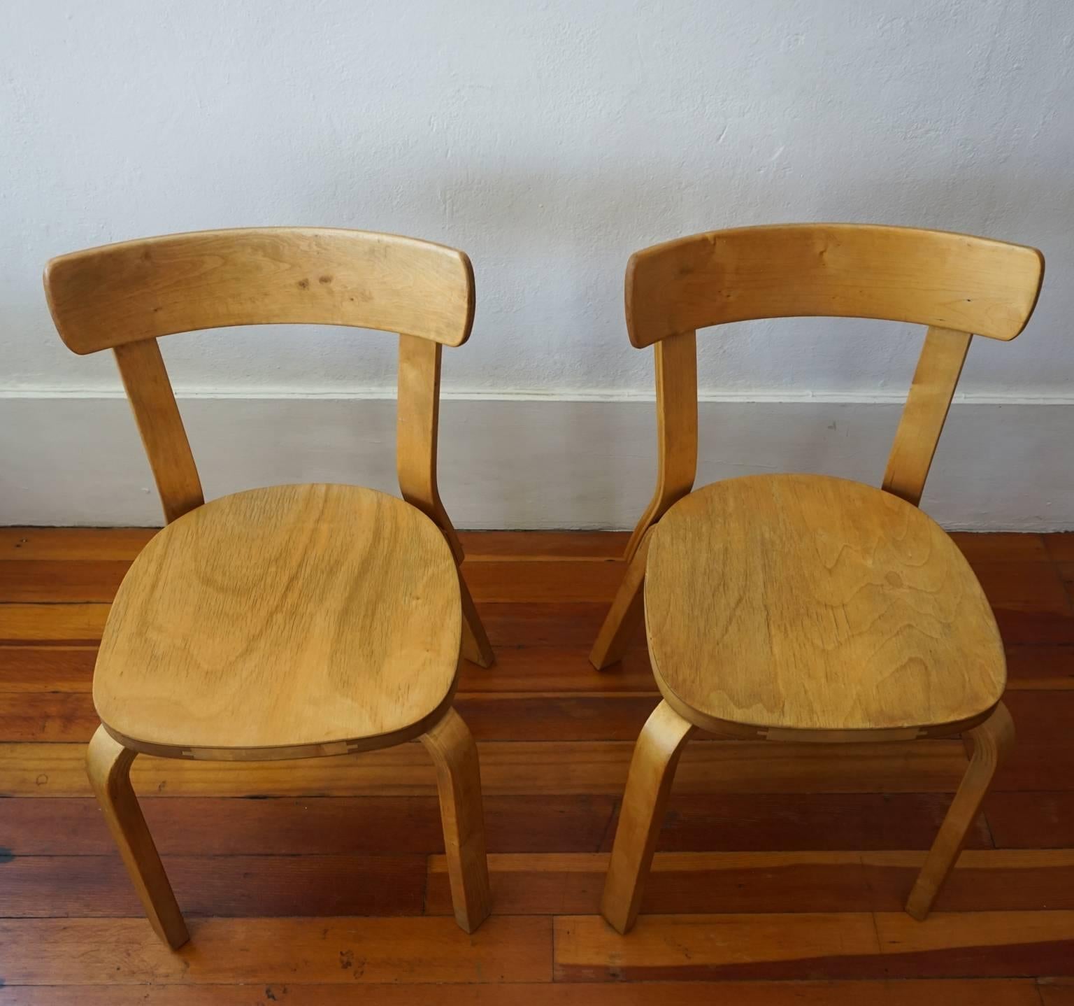 Mid-20th Century Pair of Alvar Aalto Chairs 69