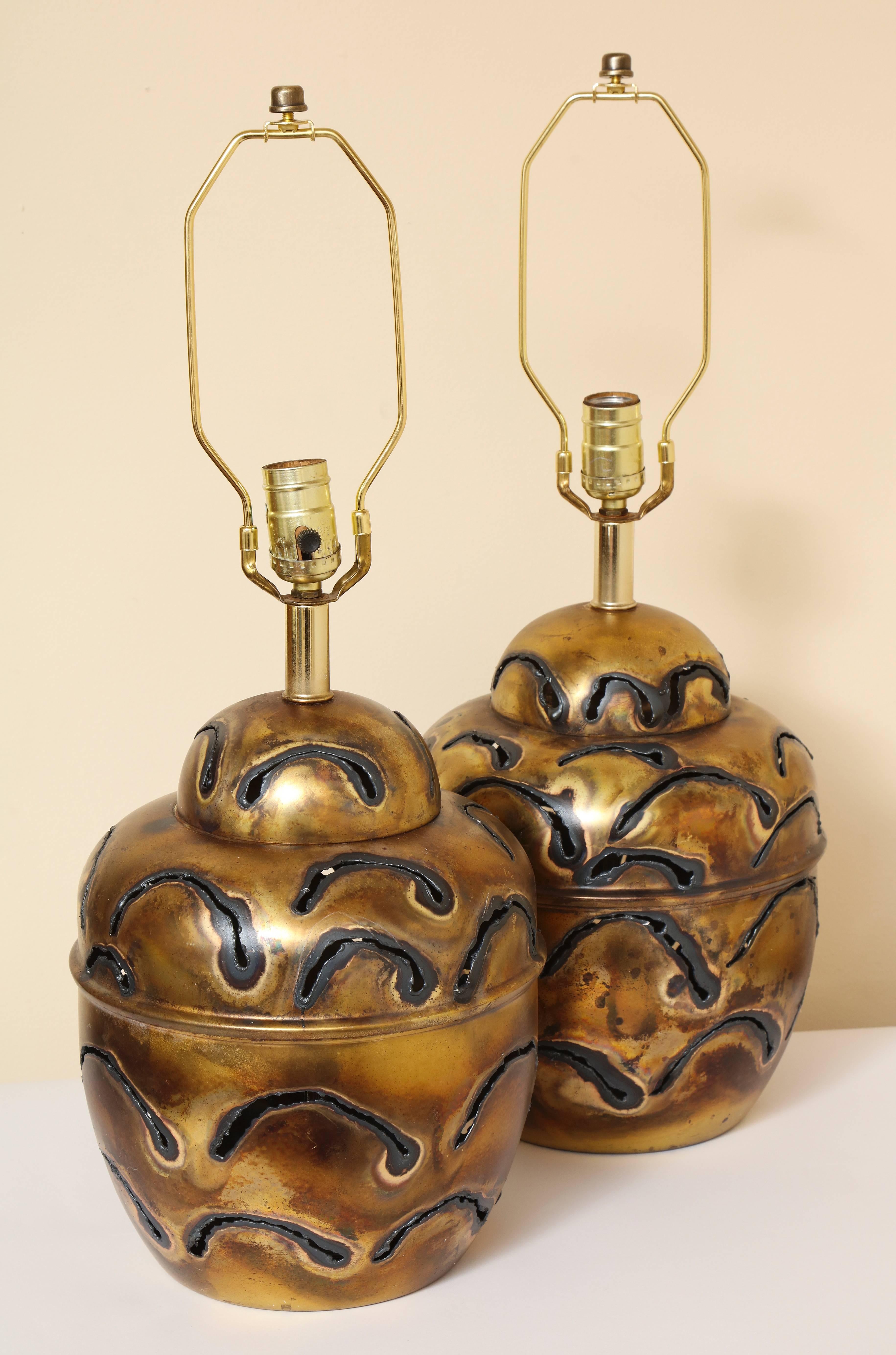 Pair of Ginger Jar Form Brutalist Welded Metal Table Lamps with Pierced Design In Excellent Condition In New York, NY