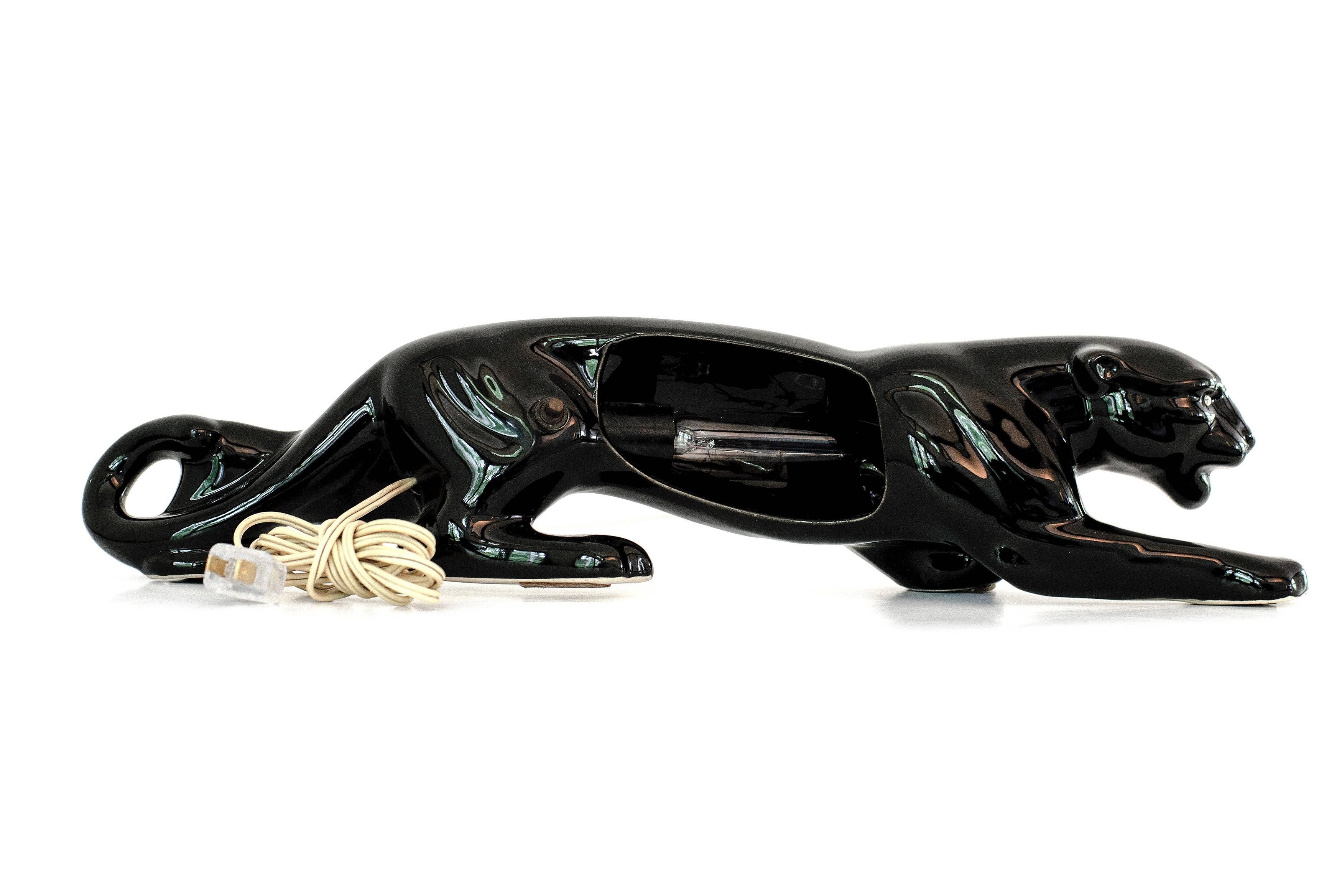 Vintage Mid-Century Modern Ceramic Black Panther Television Figurine Lamp In Excellent Condition In New York, NY