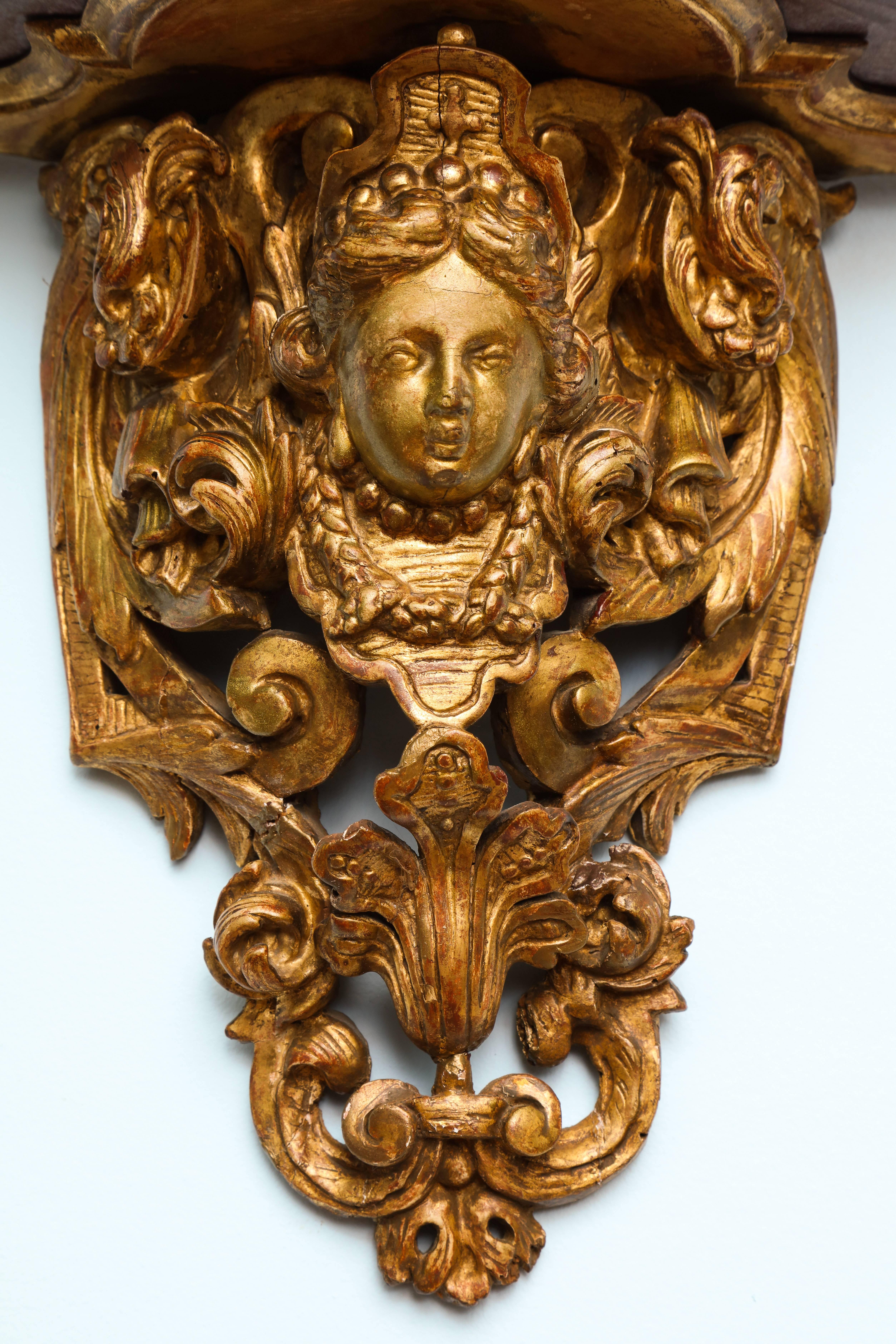 French Regence Gilded Wall Bracket with a Marble Top In Excellent Condition In New York, NY