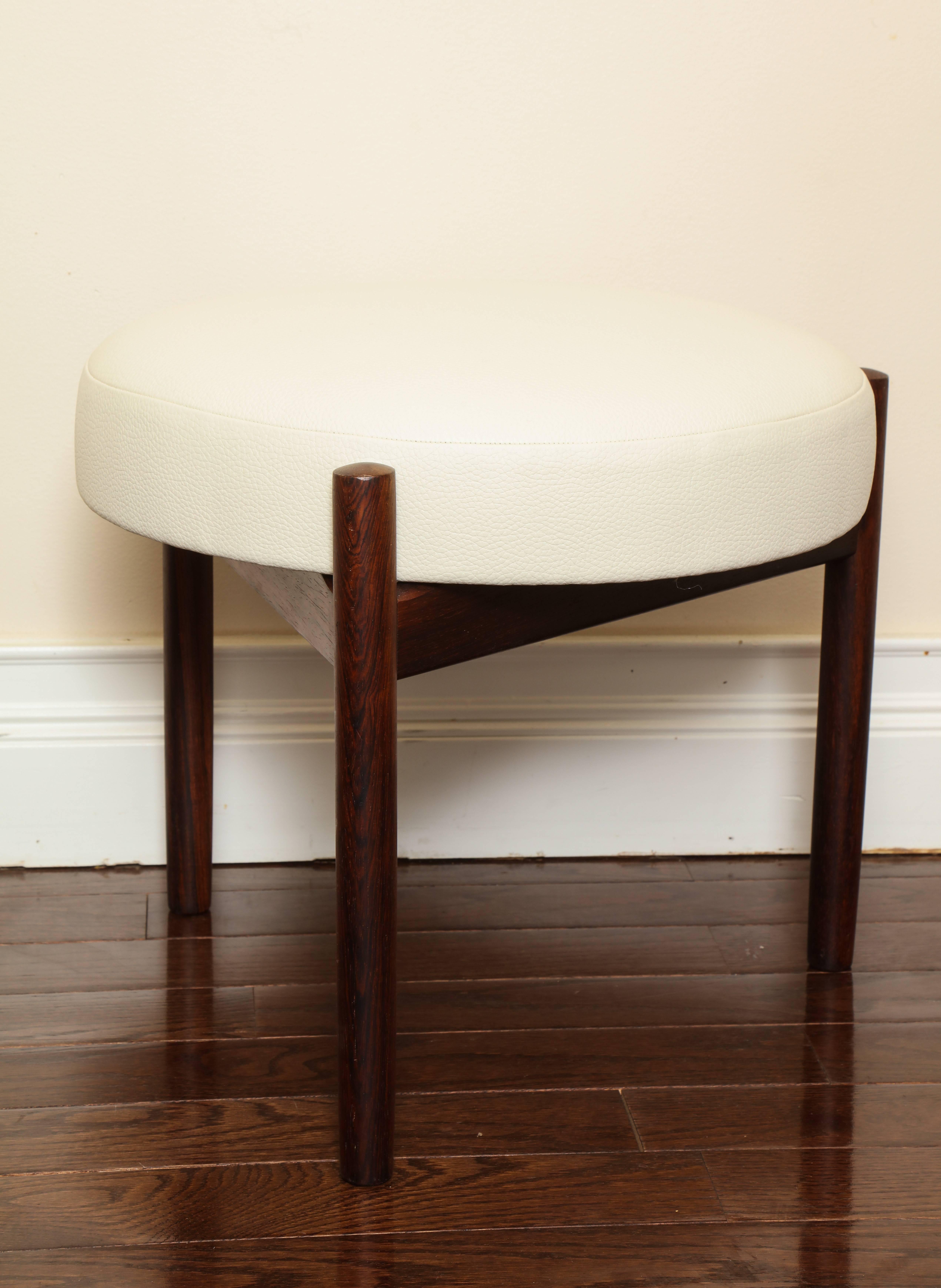 Danish Modern Tripod Triangular Walnut Stool with Leather Seat Cushion In Excellent Condition In New York, NY