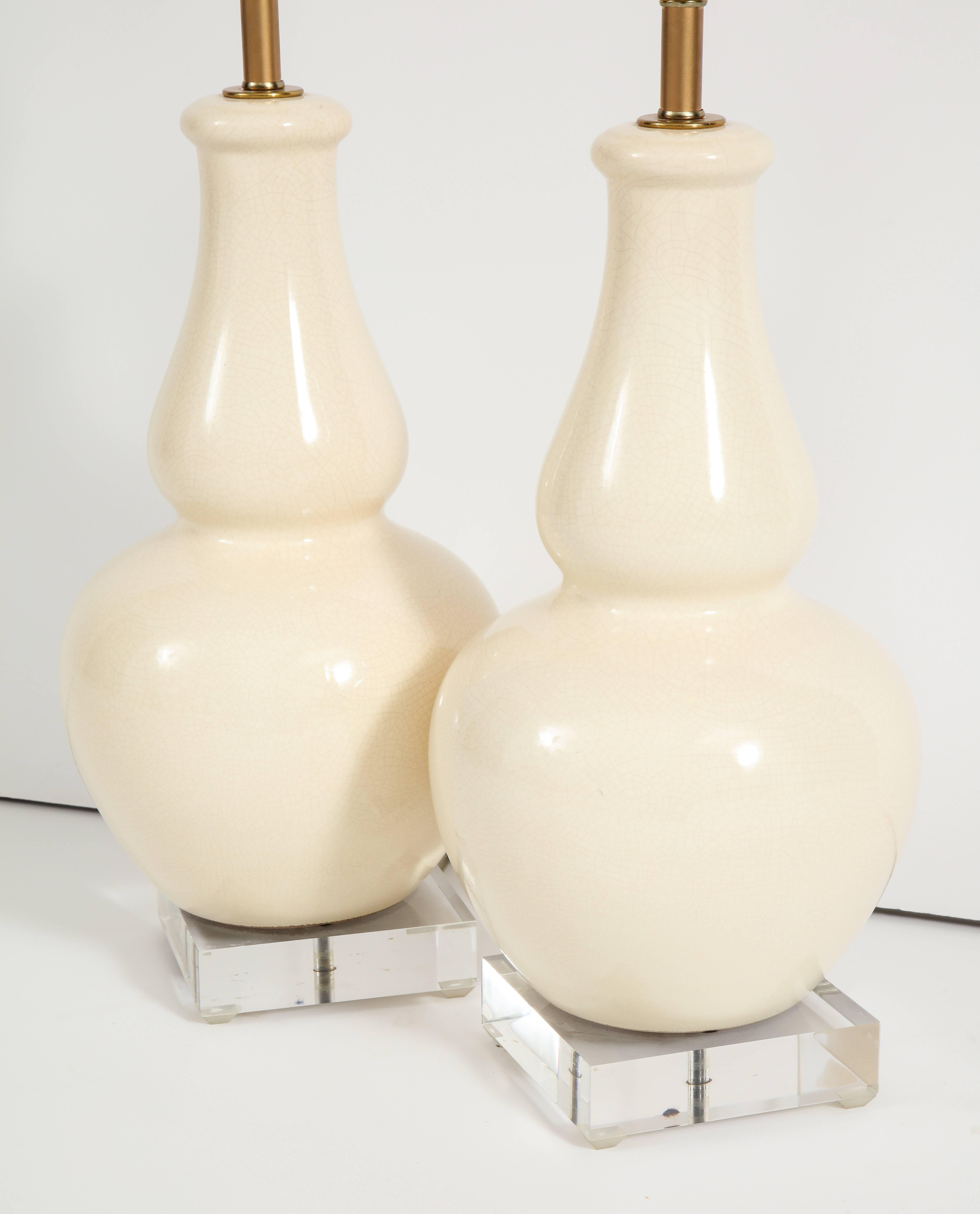 Mid-Century Modern Pair of Cream Glazed Gourd Vase Lamps with Lucite Square Base