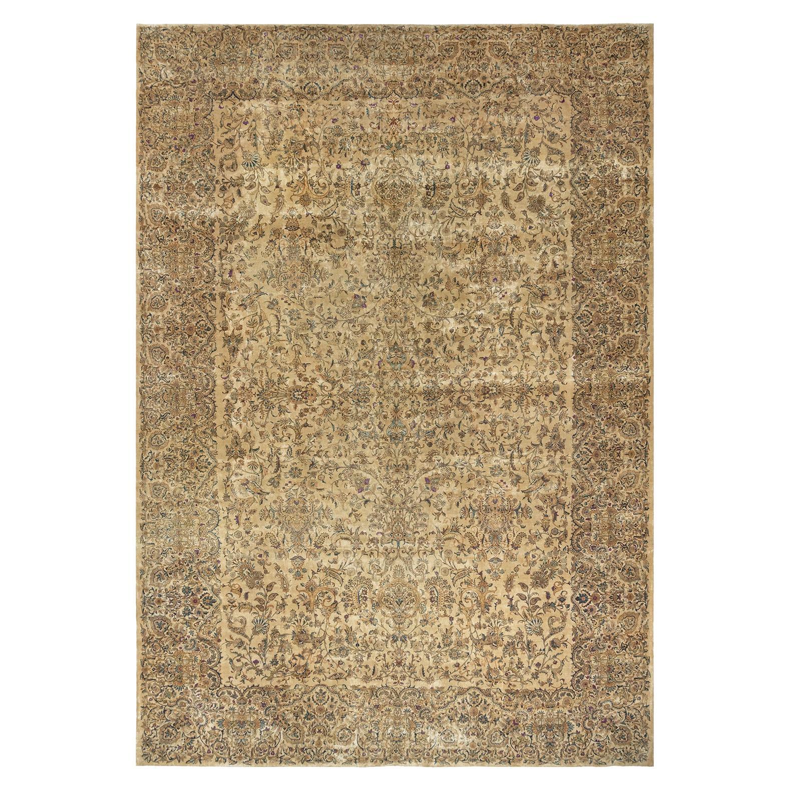 Tappeto persiano Kirman beige oversize d'epoca, circa 1920, 13'8 x 19'5