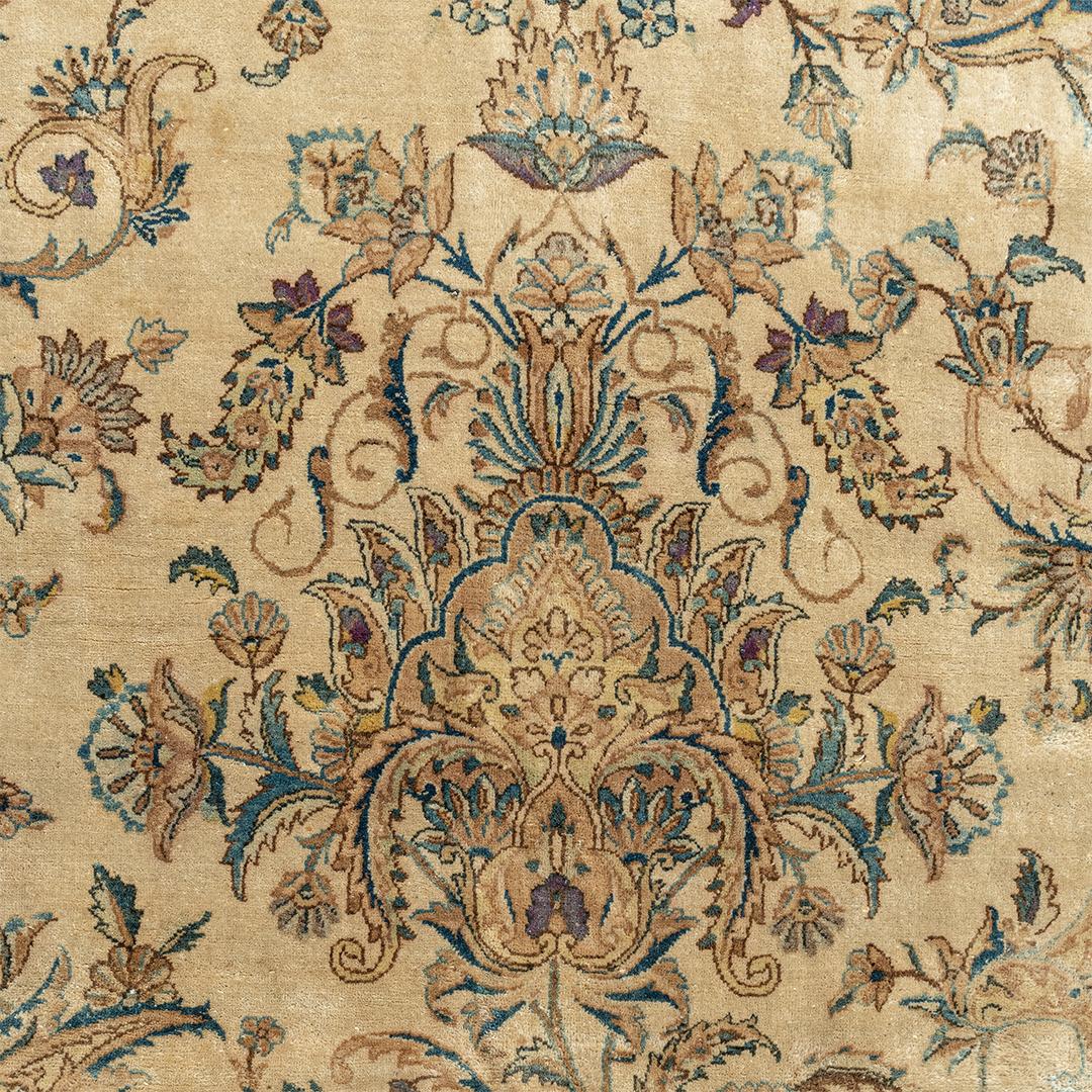 XX secolo Tappeto persiano Kirman beige oversize d'epoca, circa 1920, 13'8 x 19'5 in vendita