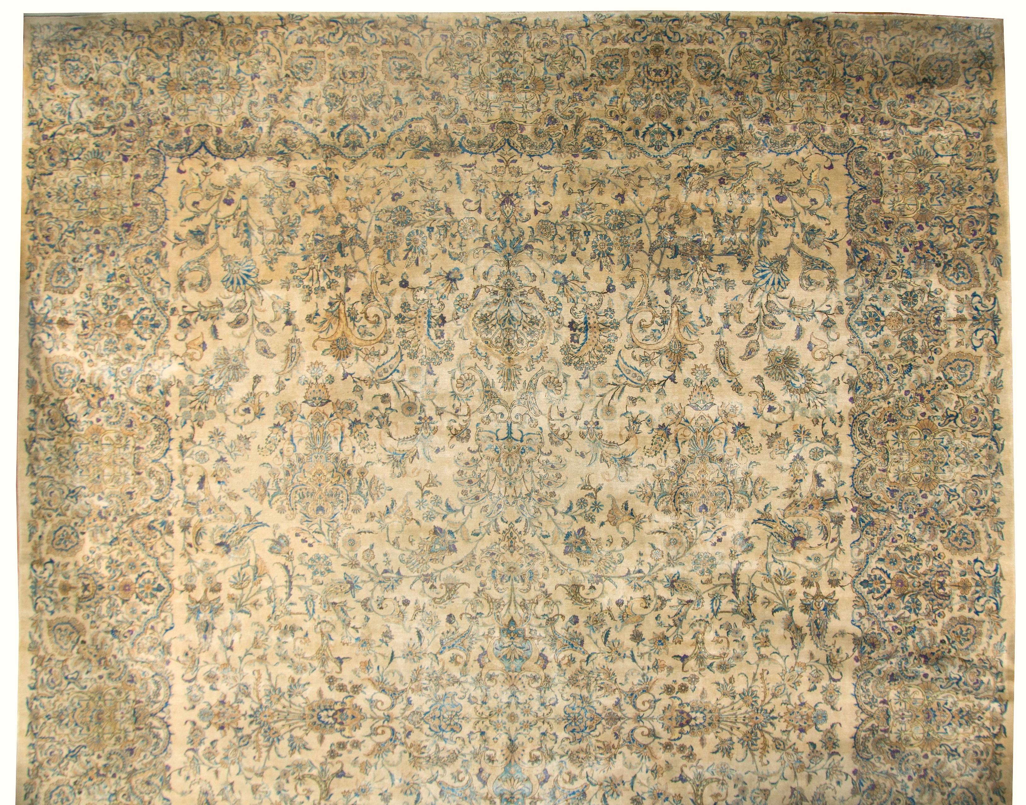Tappeto persiano Kirman beige oversize d'epoca, circa 1920, 13'8 x 19'5 in vendita 11
