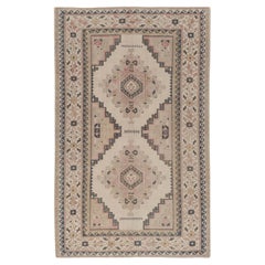 Alfombra turca Oushak vintage de lana tejida a mano, en tonos marfil y carbón, de 3'10 x 6'2