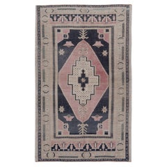 Alfombra vintage de estilo Oushak, de lana, anudada a mano, en tonos azul turco y rosa, de alrededor de 1940, de 3'4 x 5'6