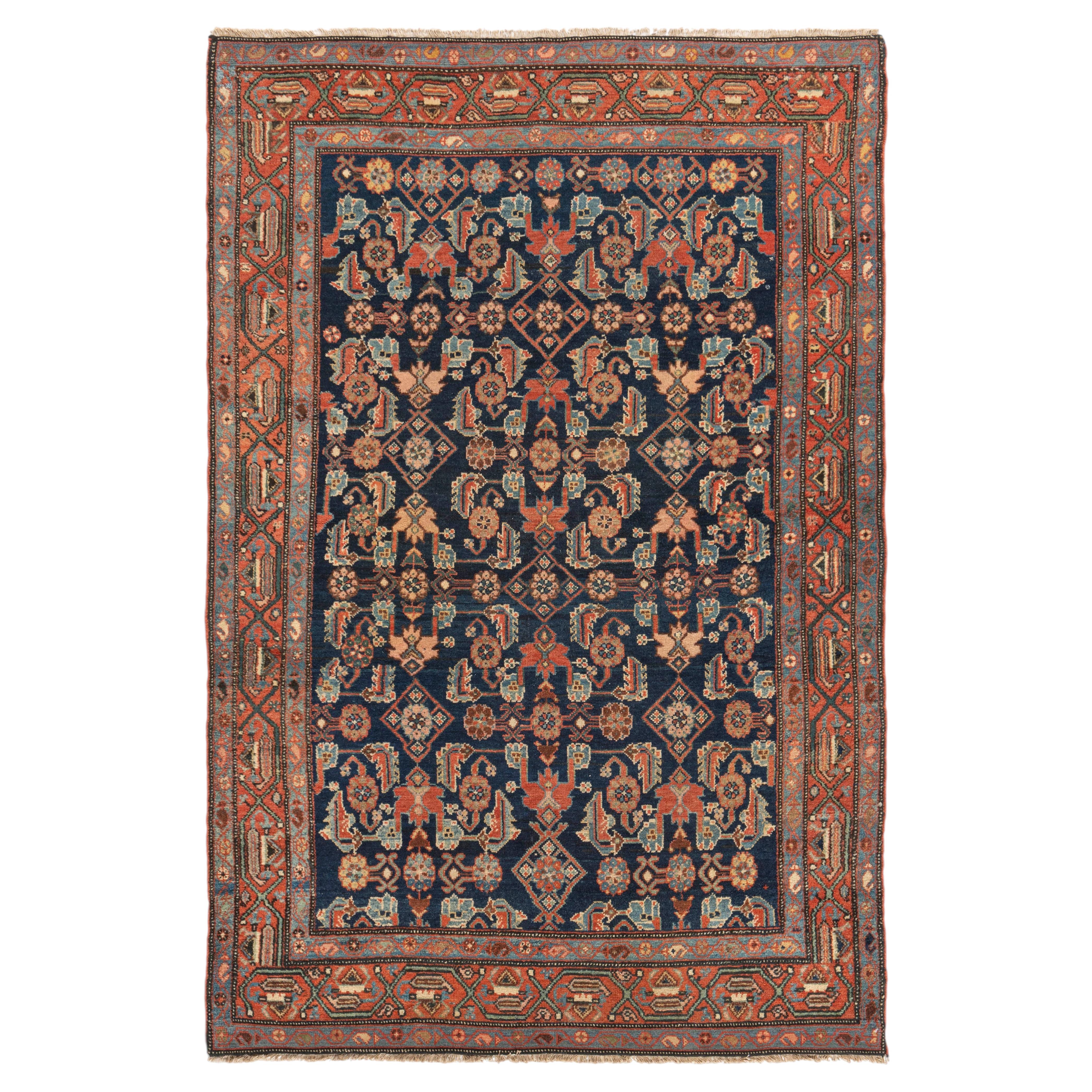 Tapis ancien en laine bleu, noué à la main, datant des années 1900 environ, 4'4 x 6'10
