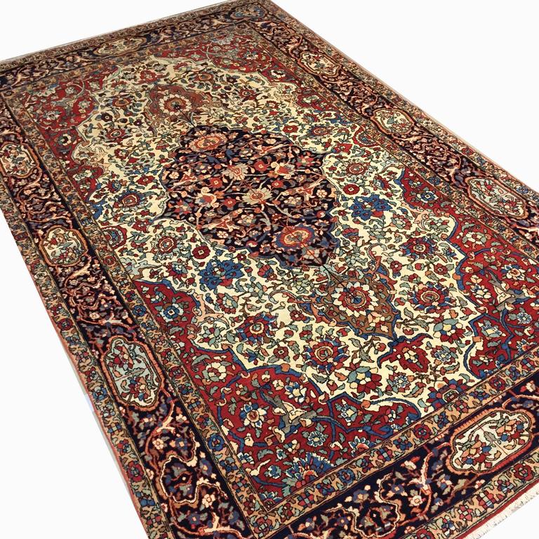 Vintage Persian Isfahan Rug For Sale at 1stdibs