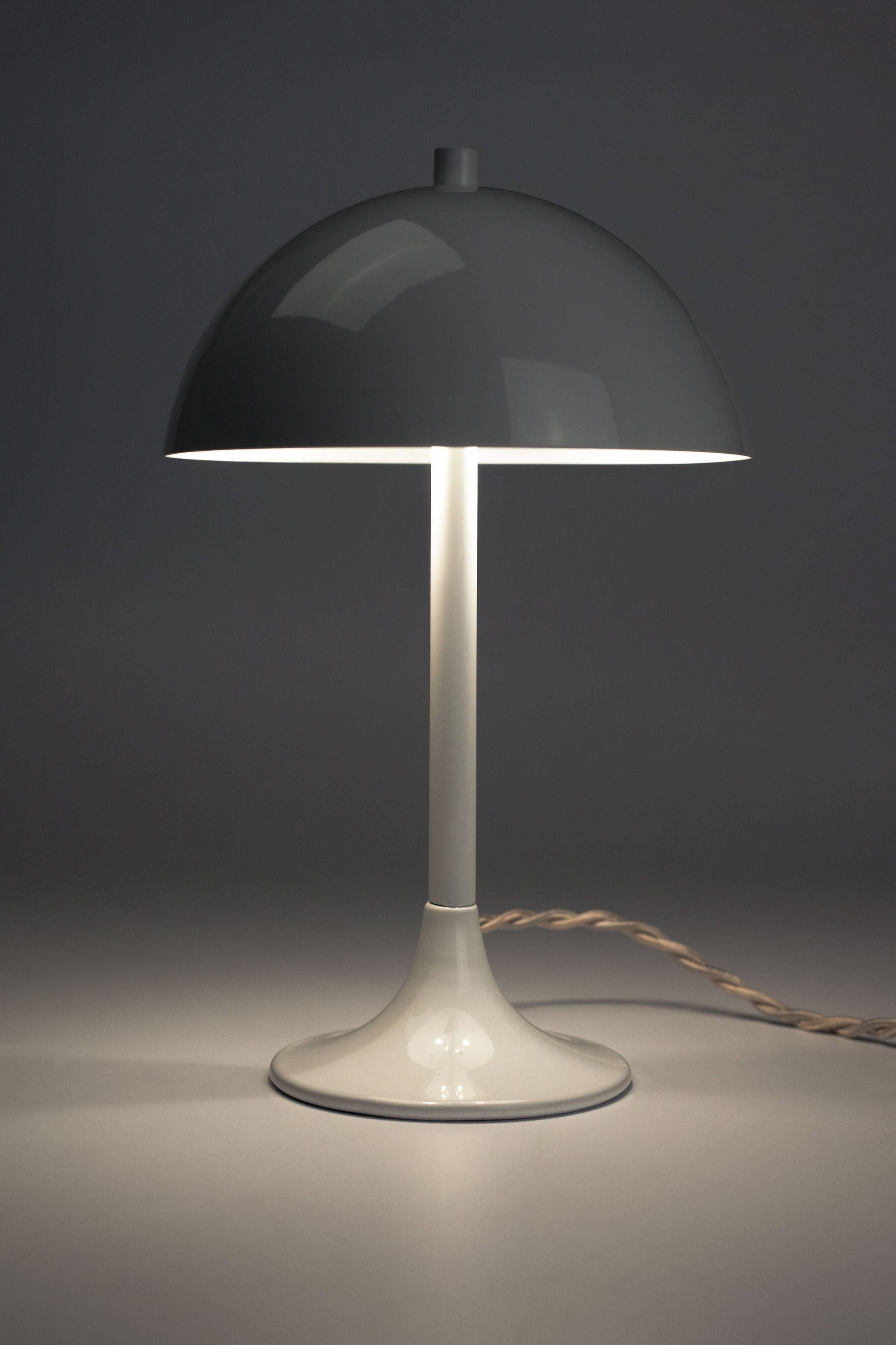 Small white lamp by Editions Pierre Disderot, France, 1950s. Tulip base and mushroom shade in the style of Verner Panton. Dainty and precious, this lamp sits well on a table or shelf. 

Pierre Disderot (born in France, 1920-1991) was a French