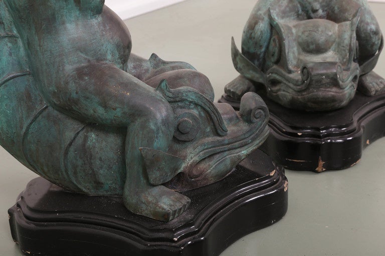 Pair of Bronze Putti on Dolphin Garden Statues In Good Condition For Sale In Southampton, NY