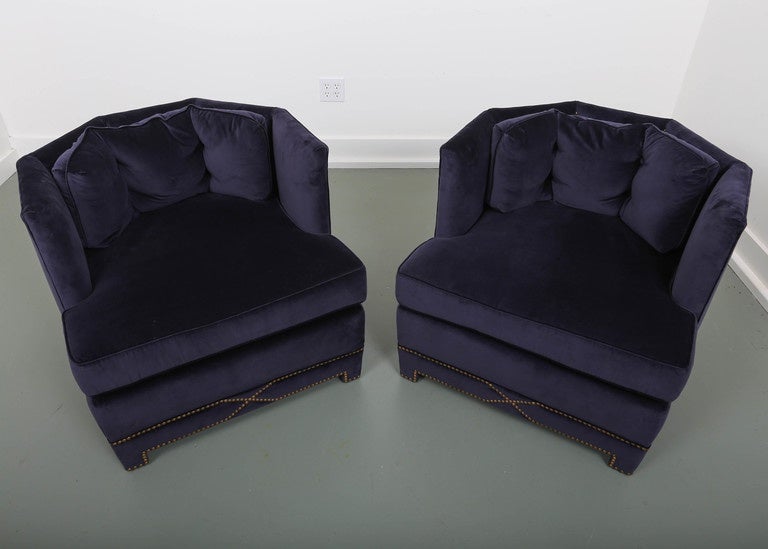 Hollywood Regency Mid-Century Pair of Blue Velvet Club Chairs For Sale