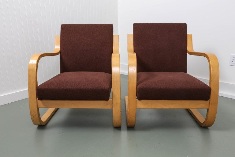 Finnish Pair of 34/402 Lounge Chairs by Alvar Aalto