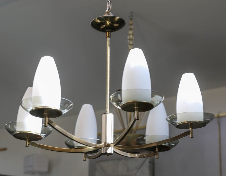 Mid-Century Modern Chandelier in the Manner of Stilnovo In Good Condition For Sale In New Hyde Park, NY
