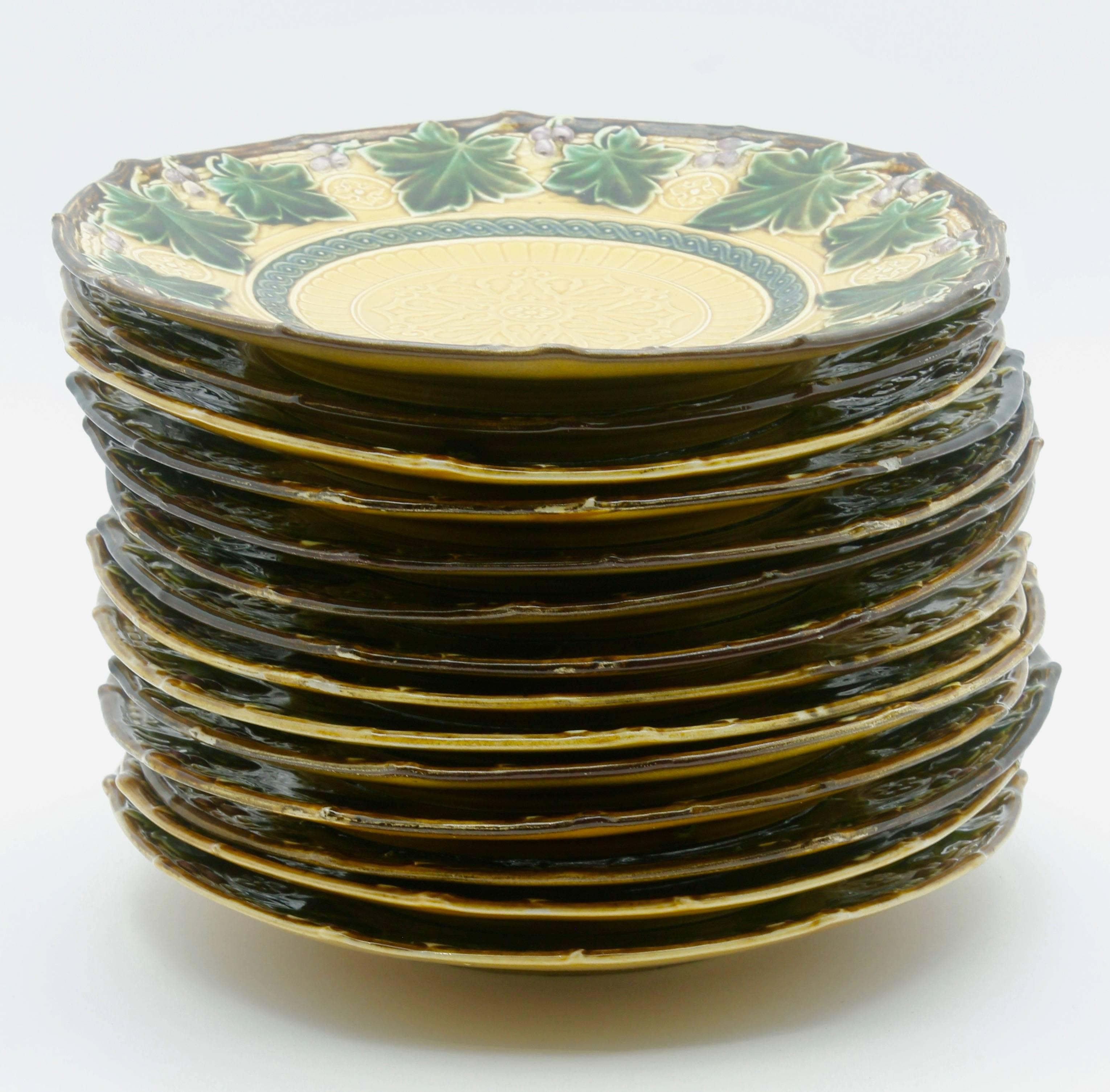 Art Nouveau Majolica glazed tableware set of 16 pieces flower pattern in relief.

Majolica is a type of earthenware, decorated with colored lead glazes. 
Victorian Majolica was made between 1849 and 1900.

Measure: 15 plates diameter 8.85