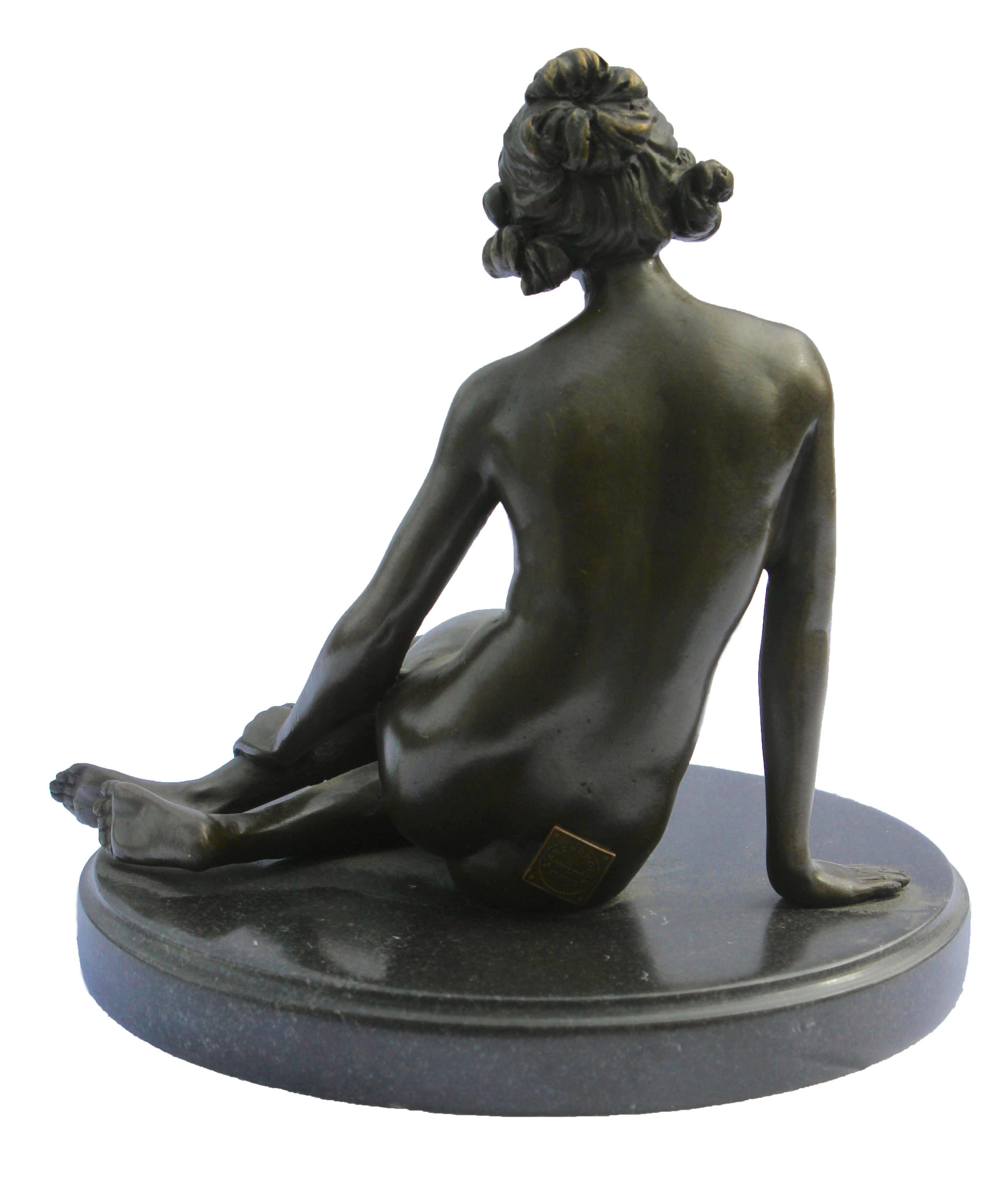 Bronze naked lady very nicely made and signed.
With very nice patina.
A beautiful addition to any collector

Measure: Weight 81 ounce.