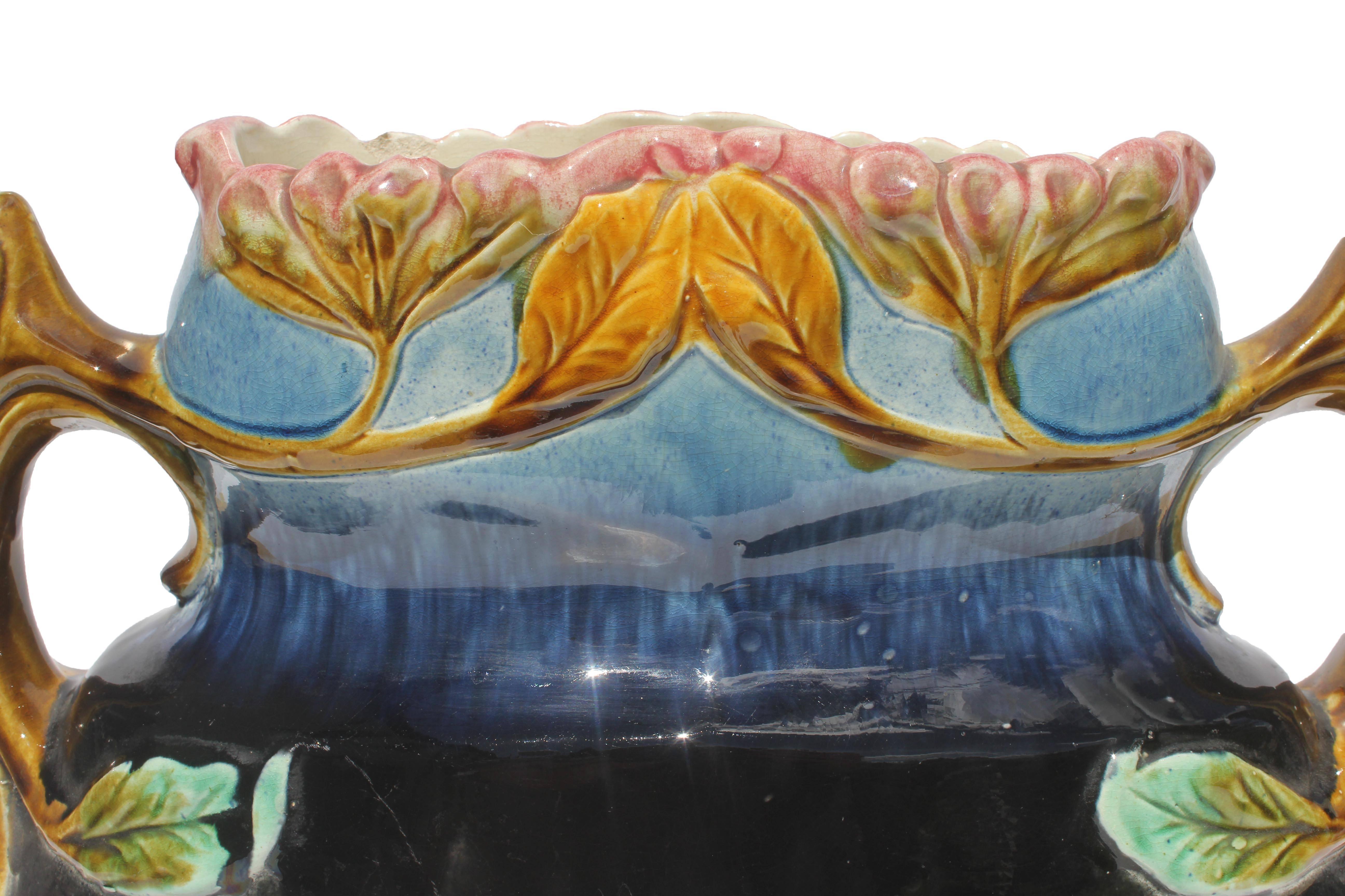 Art Nouveau Majolica Planter with Figural Flowers Decoration In Excellent Condition In Verviers, BE