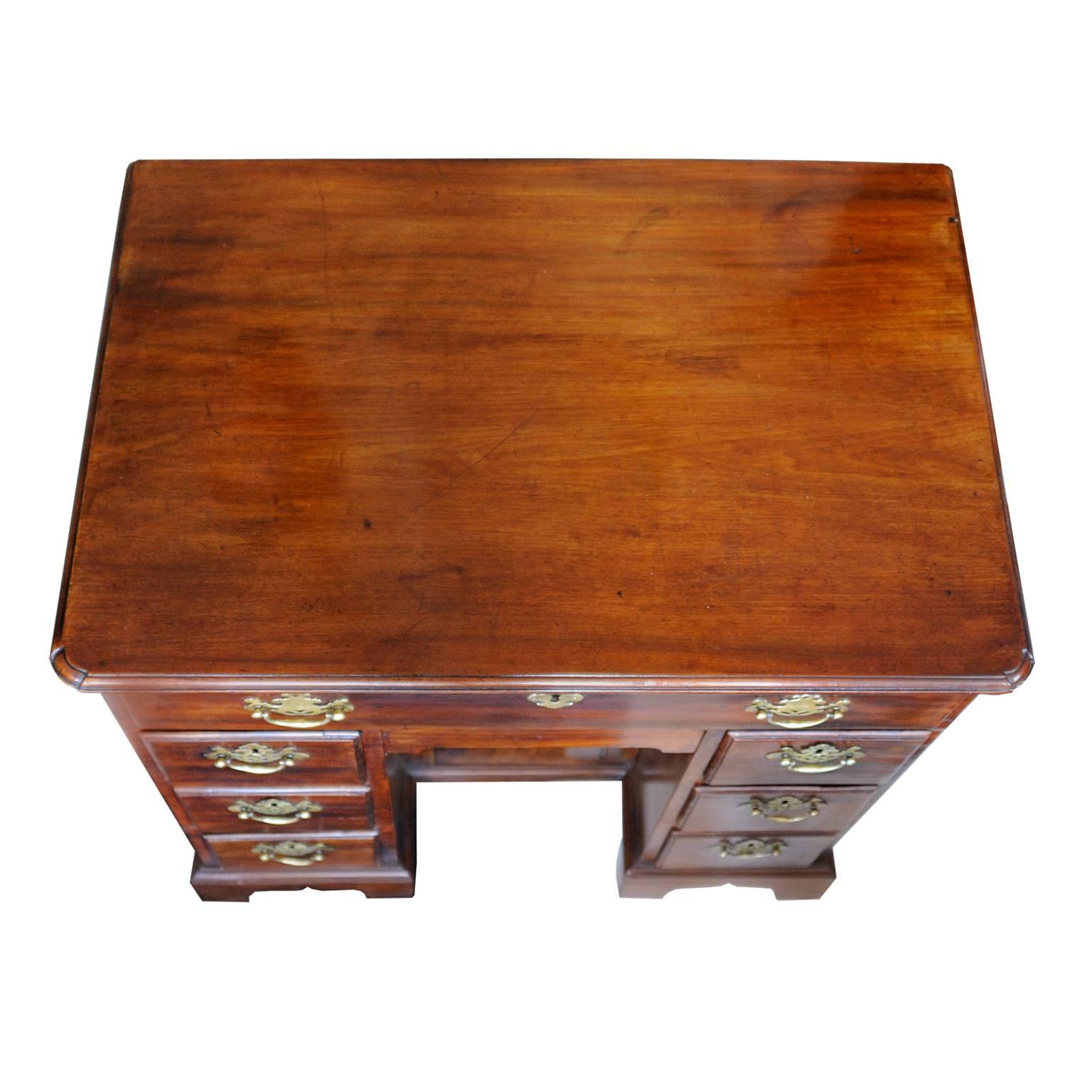 small knee hole desk