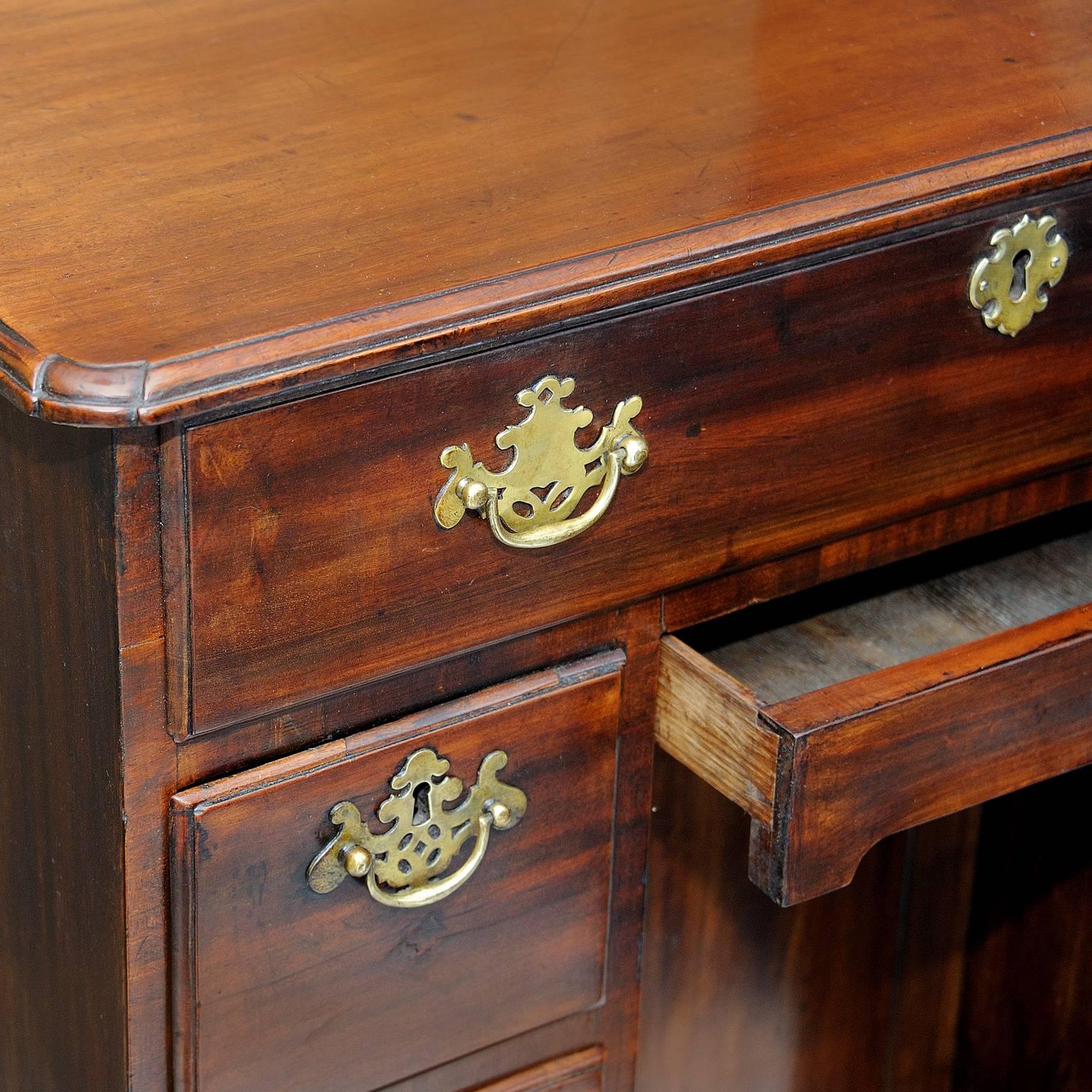 English Small 18th Century George III Mahogany Knee Hole Desk, circa 1760 For Sale