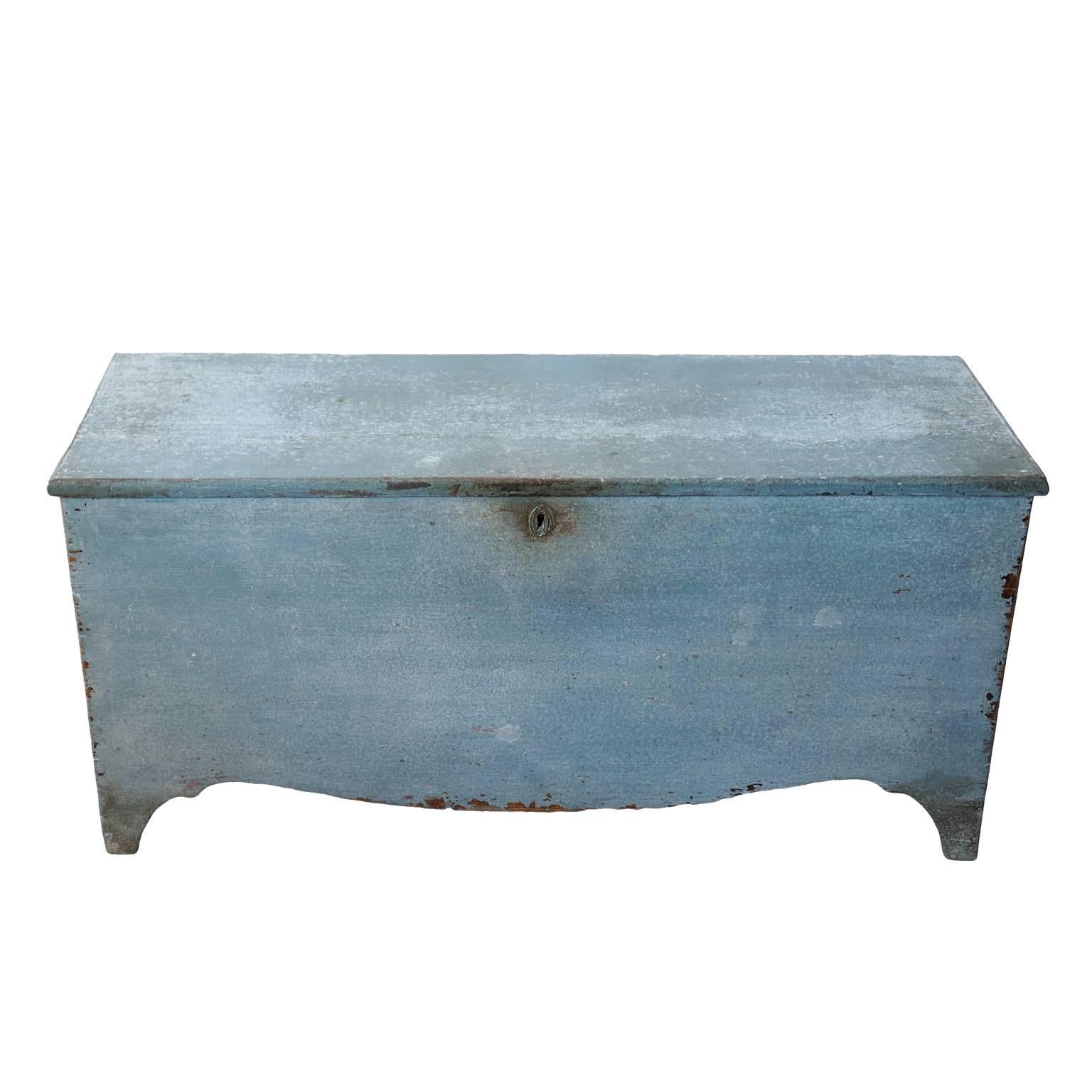 This is a beautiful English early 18th century George II painted pine and elm coffer/blanket box of very useful proportions, this example is complete with the original candle box, so often found missing these days. (Paintwork refreshed), circa 1740.