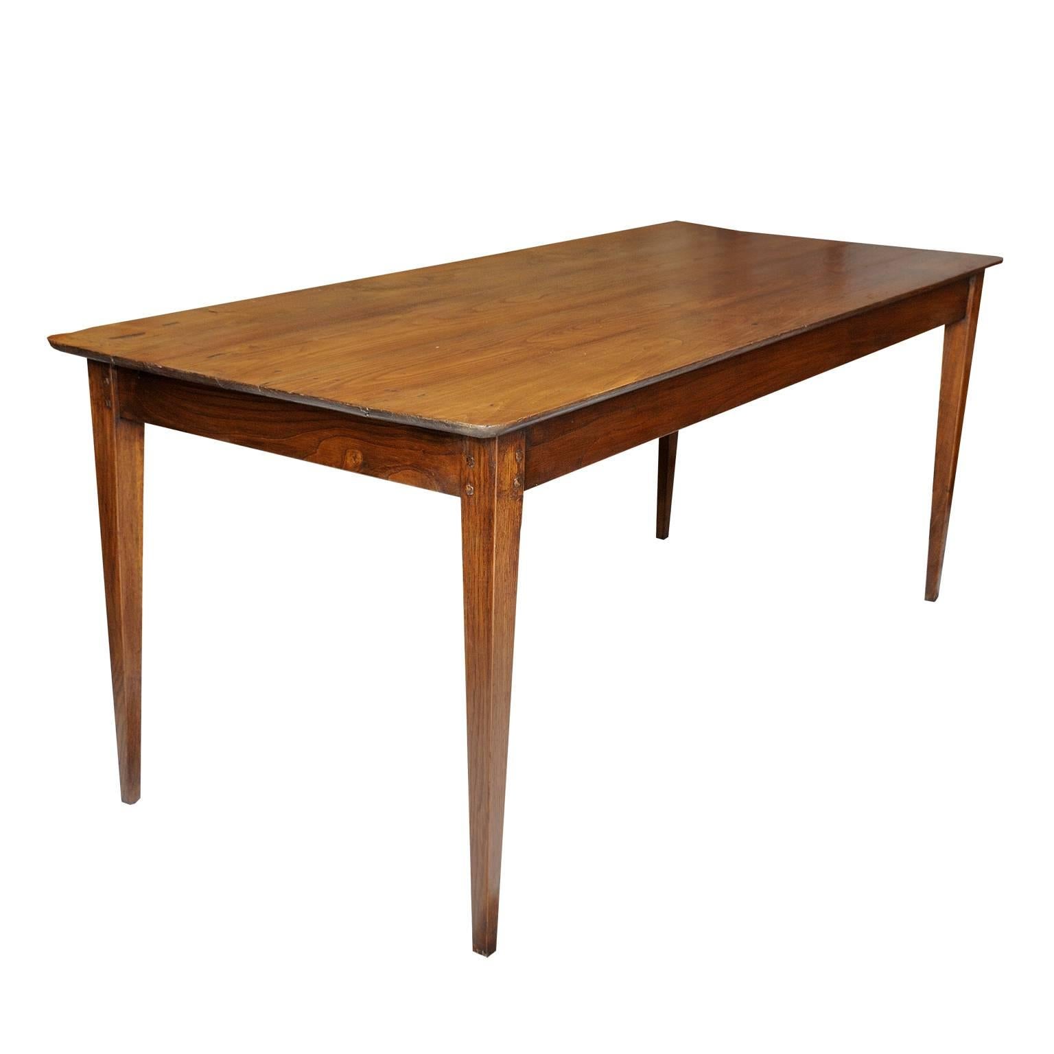 This is a rather lovely and well proportioned early 19th century elegant French Provincial chestnut farmhouse table standing on tall tapering legs with a very pretty planked top, to seat six-eight people, circa 1820.