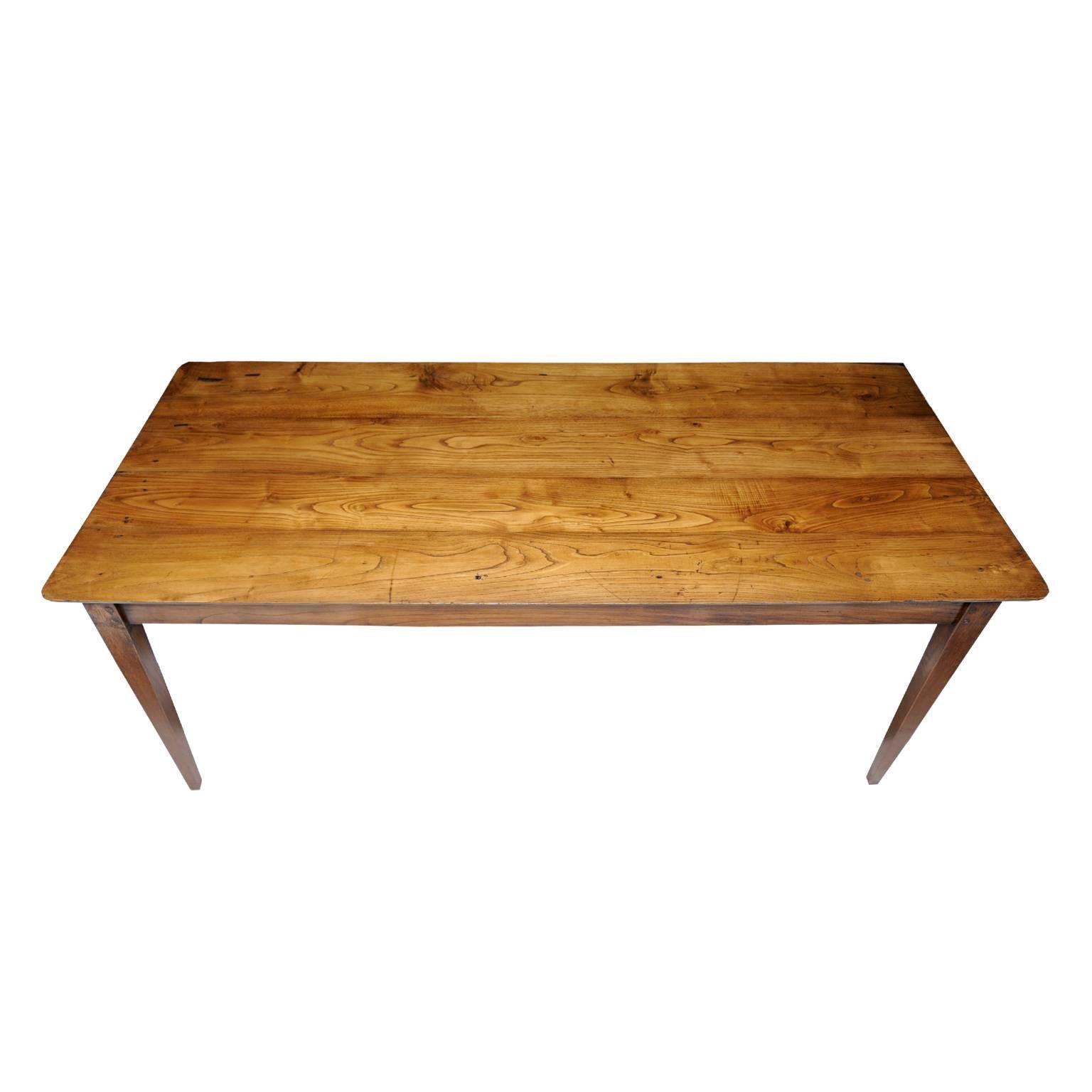 Polished French 19th Century Chestnut Provincial Farmhouse Table, circa 1820 For Sale