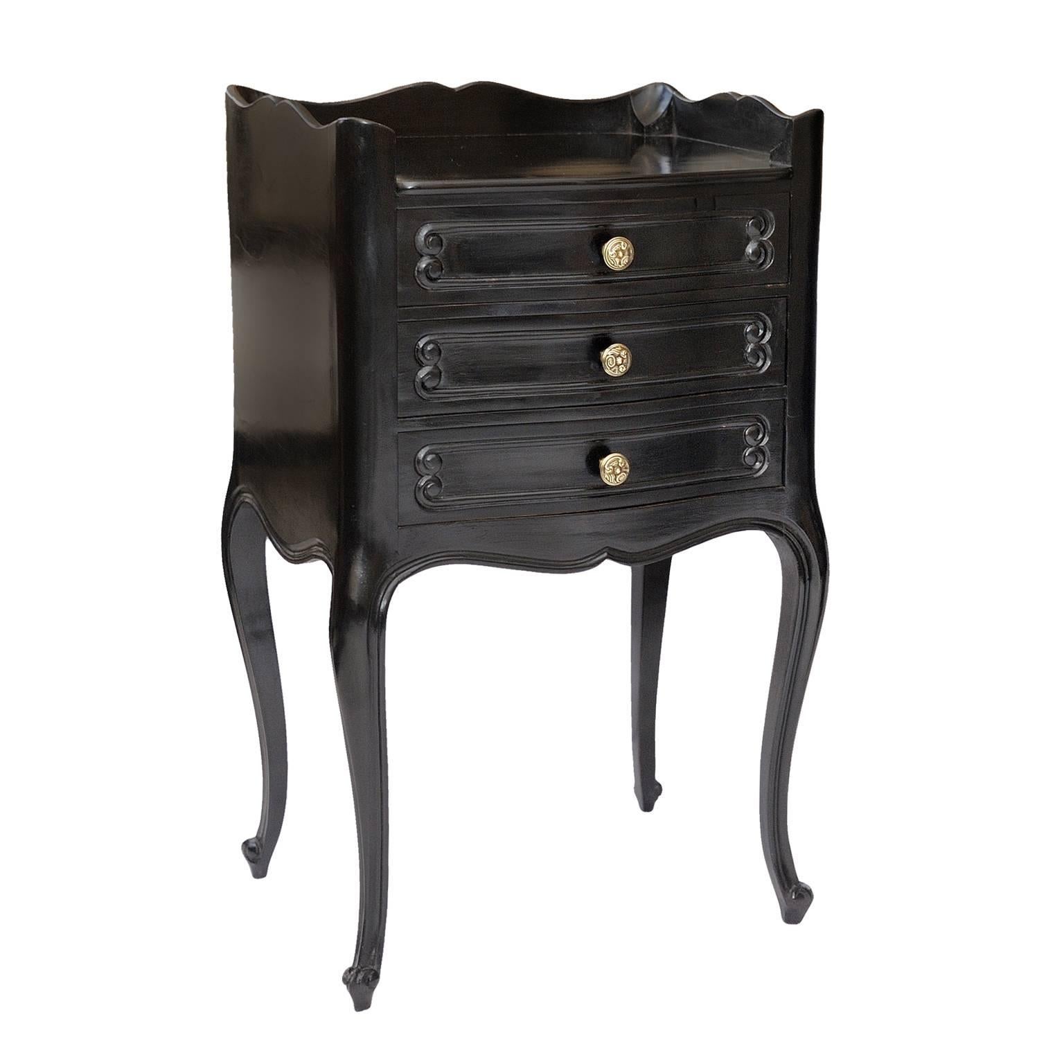 Ebonized Pair of French Louis XV Style Ebonised Night/Side Tables, circa 1930 For Sale