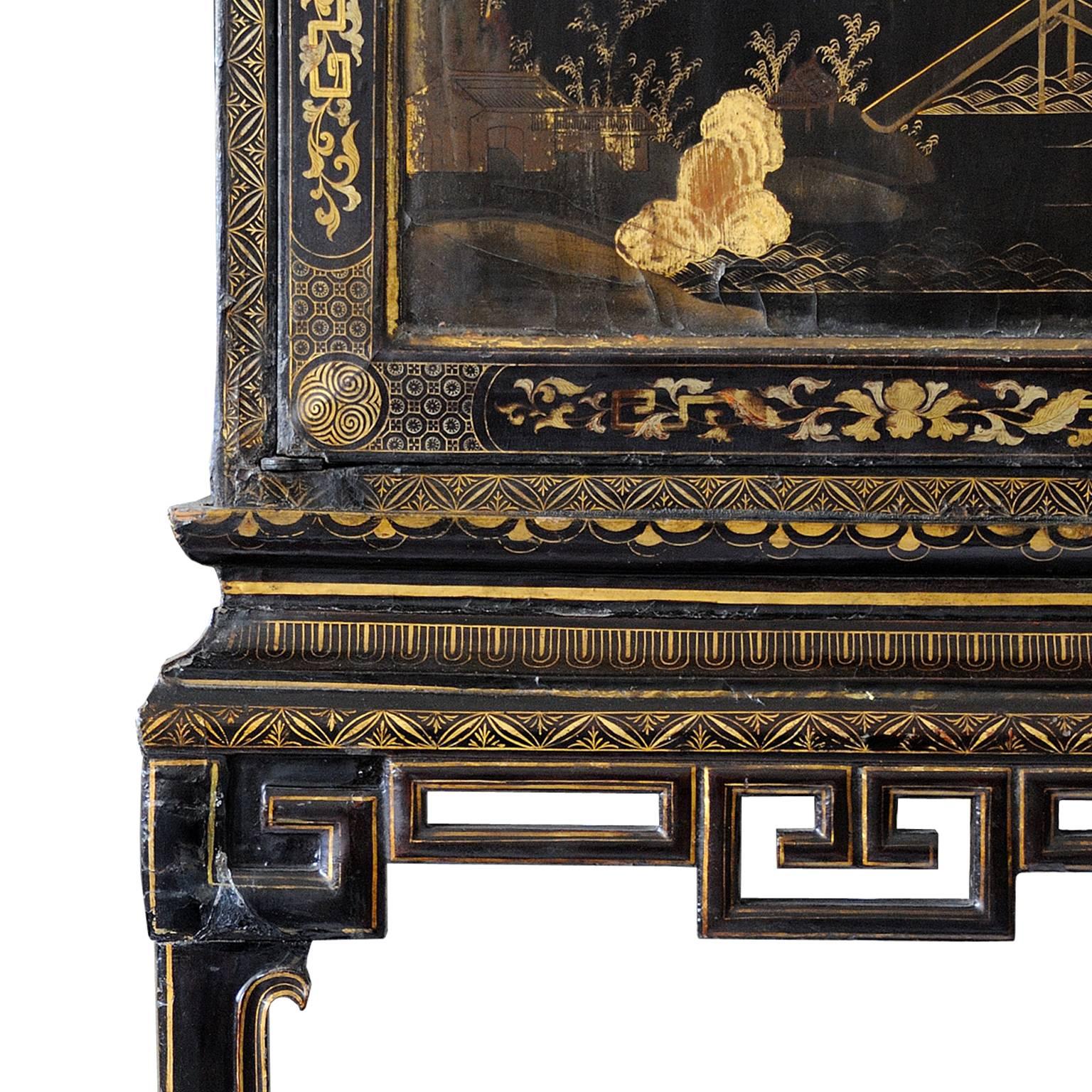 Rare Chinese Export George II Lacquered Cabinet, circa 1740 For Sale 1
