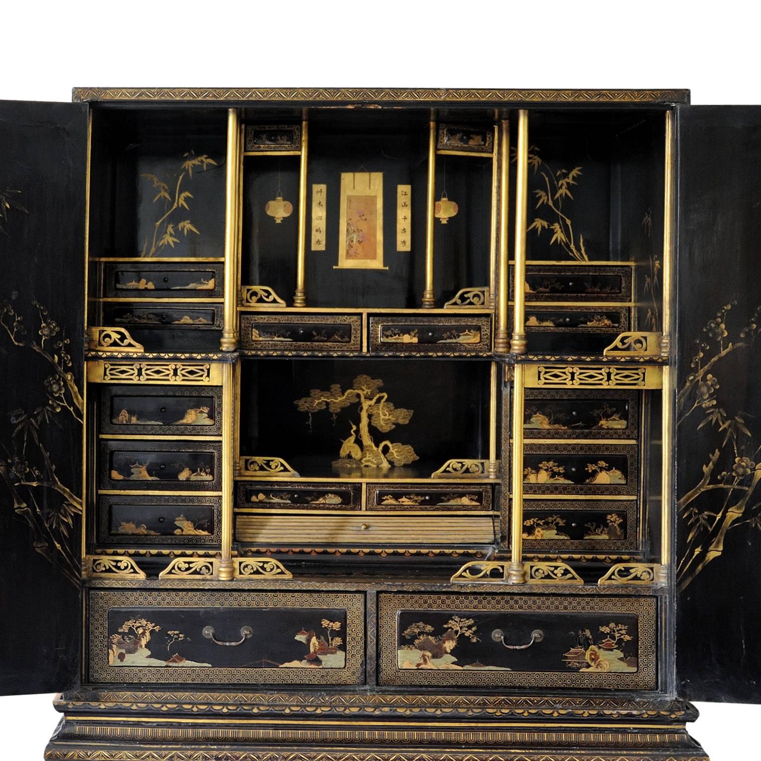 Beech Rare Chinese Export George II Lacquered Cabinet, circa 1740 For Sale