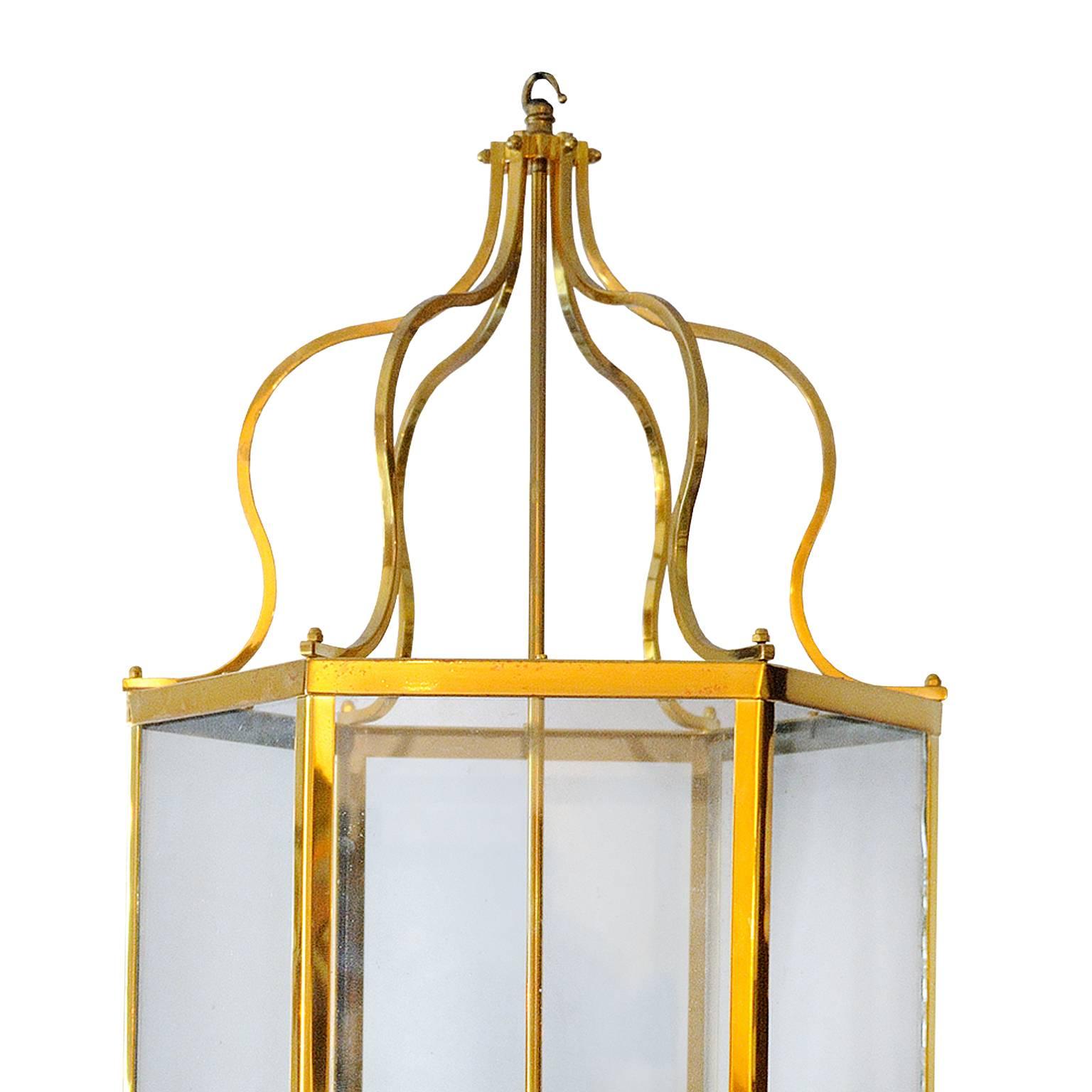 This is a rather beautiful and stylish large 18th century Georgian style brass frame lantern, circa 1920.