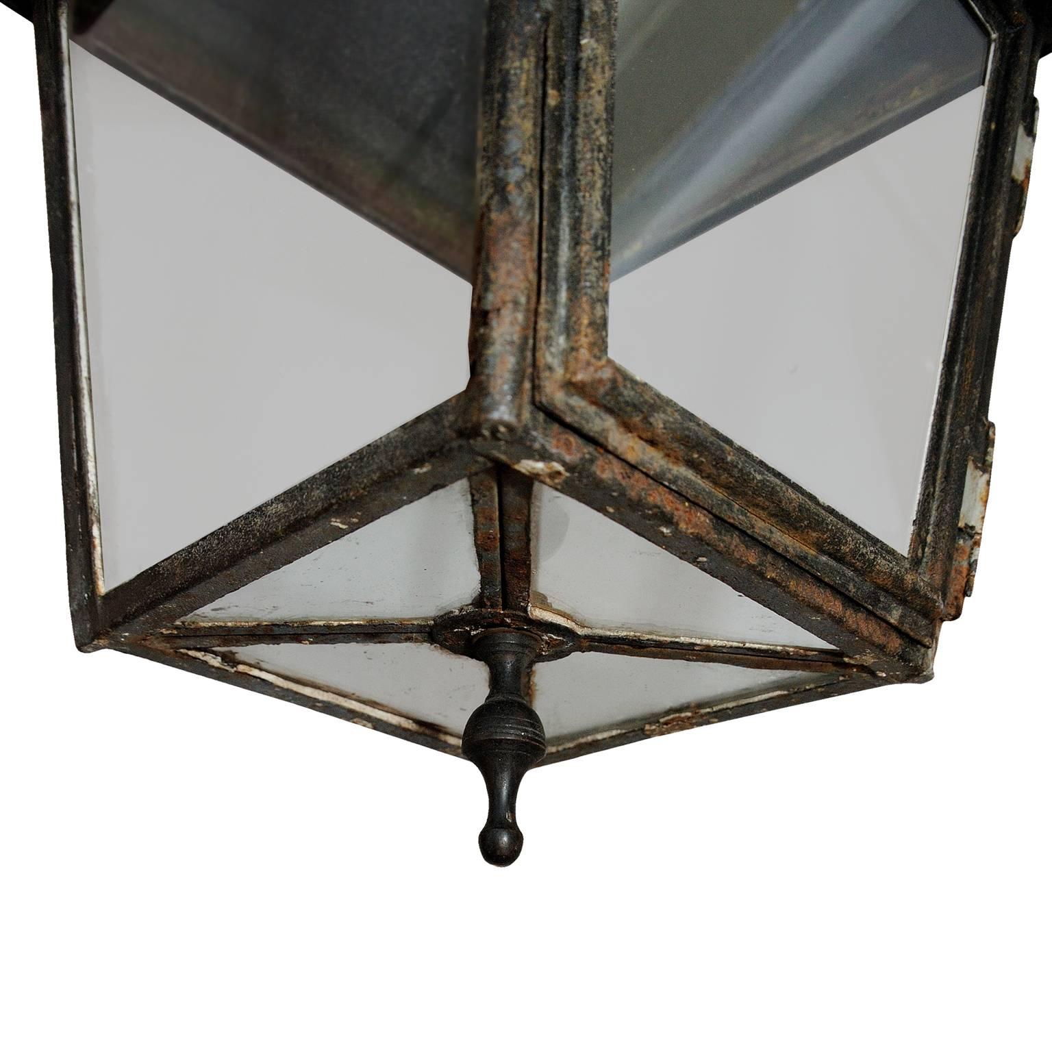 French Early 19th Century Painted Tole Hanging Hall Lantern, circa 1840 In Good Condition For Sale In Tetbury, Gloucestershire