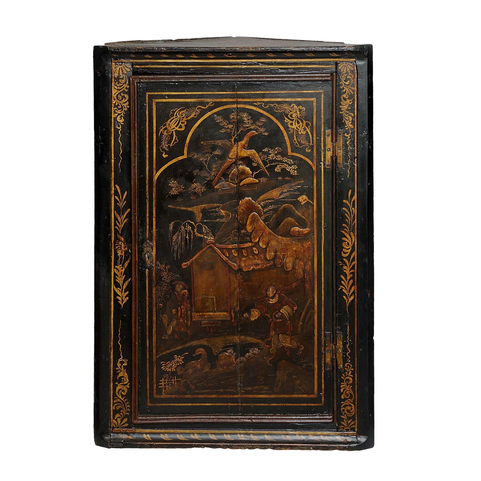 English 18th Century George II Lacquered Painted Corner Cupboard, circa 1730 For Sale