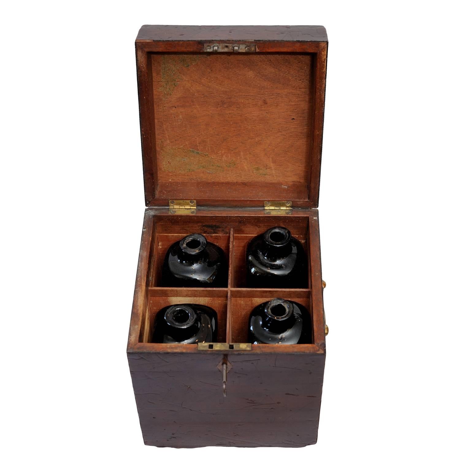 Polished English 18th Century George III Mahogany Decanter Box with Glass Bottles For Sale
