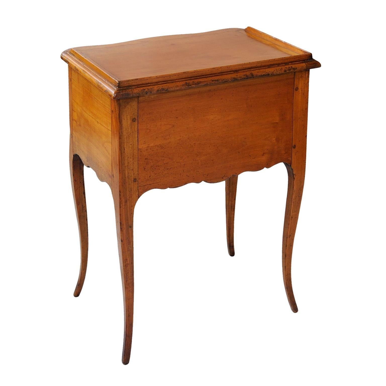 French Late 19th Century Louis XV Style Cherrywood Side Table, circa 1880 In Good Condition For Sale In Tetbury, Gloucestershire