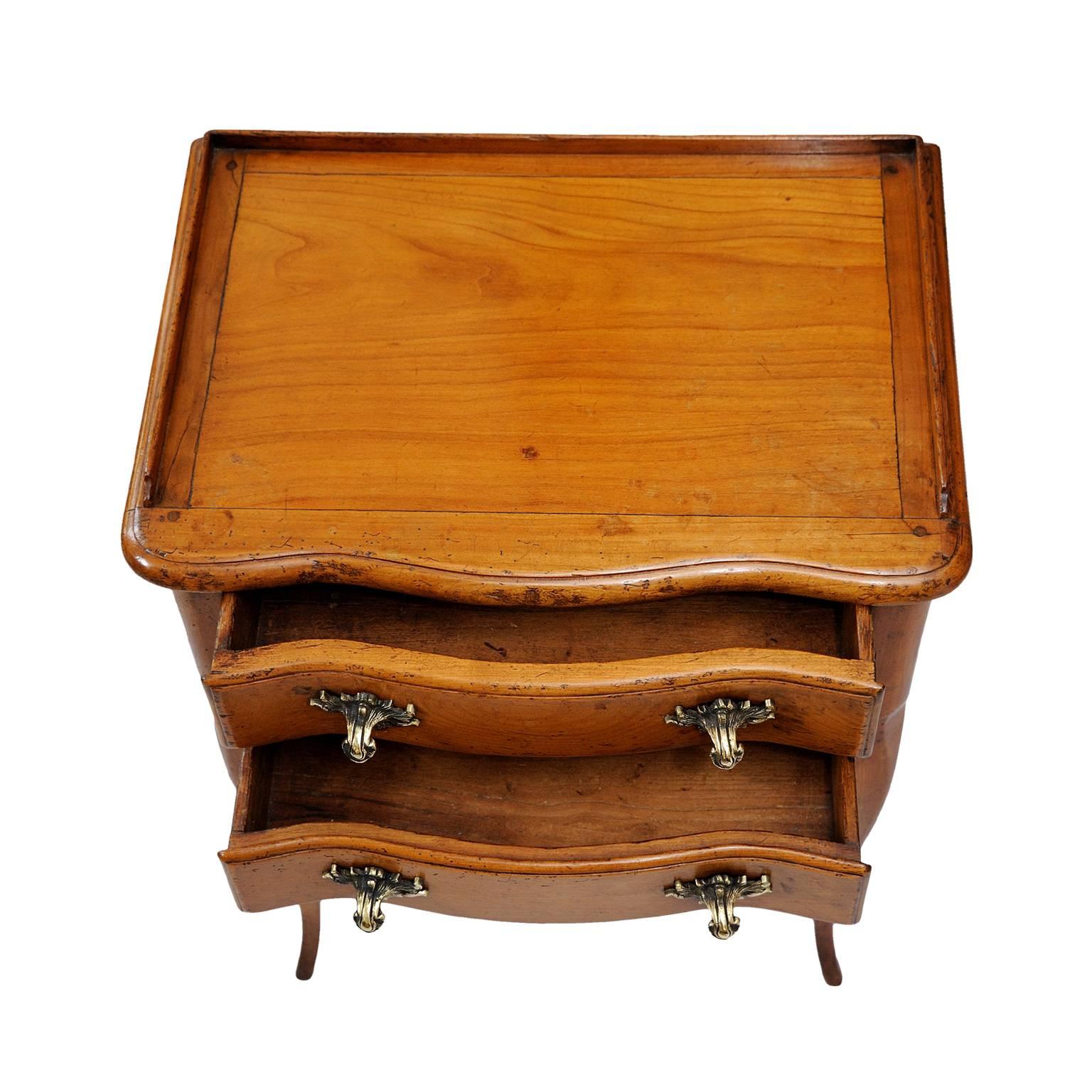 Polished French Late 19th Century Louis XV Style Cherrywood Side Table, circa 1880 For Sale