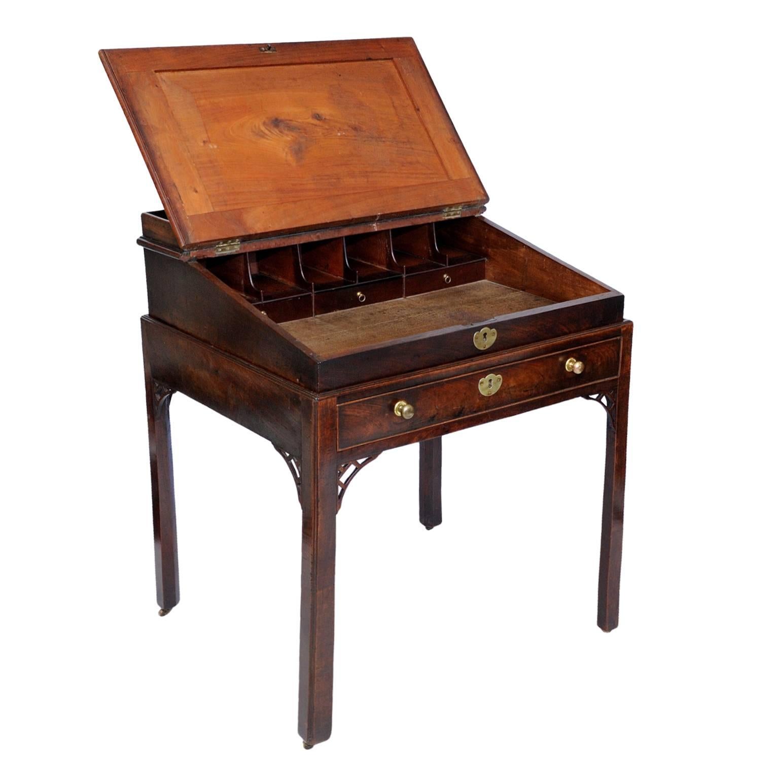 This really is a superb item, it's a rare mid-18th century Chippendale period George III mahogany Gentleman’s travelling desk. Featuring a lovely original tooled leather top, standing on small brass castors with long lower drawer and pigeon holes,