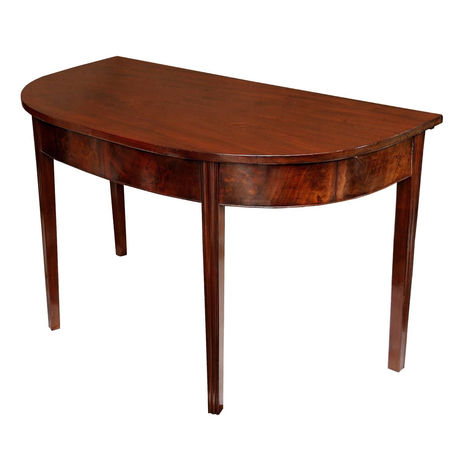 Pair of English George III Mahogany Side Tables, circa 1780 For Sale 1