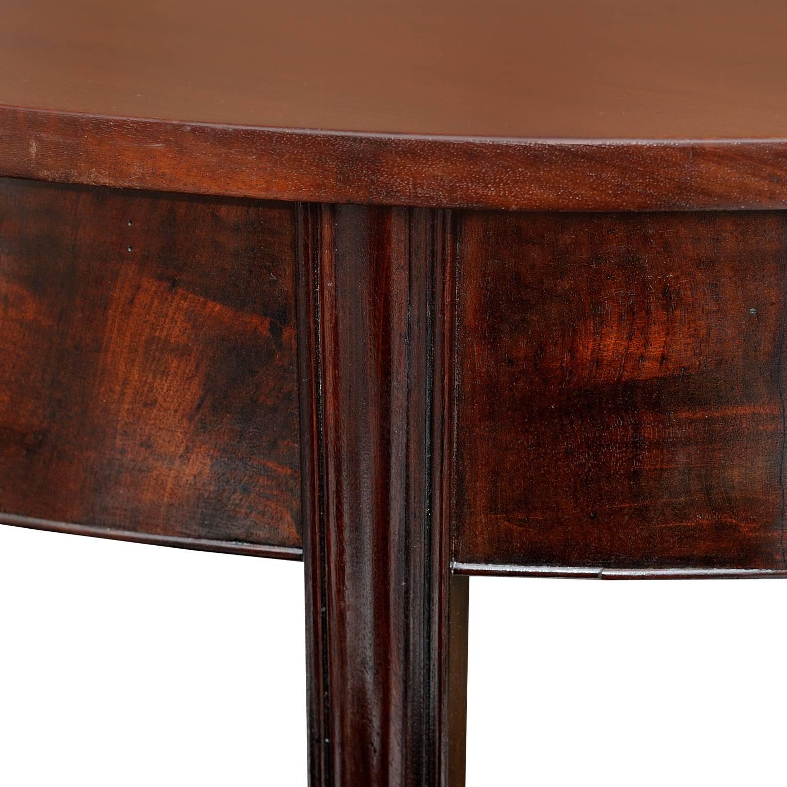 Pair of English George III Mahogany Side Tables, circa 1780 For Sale 3