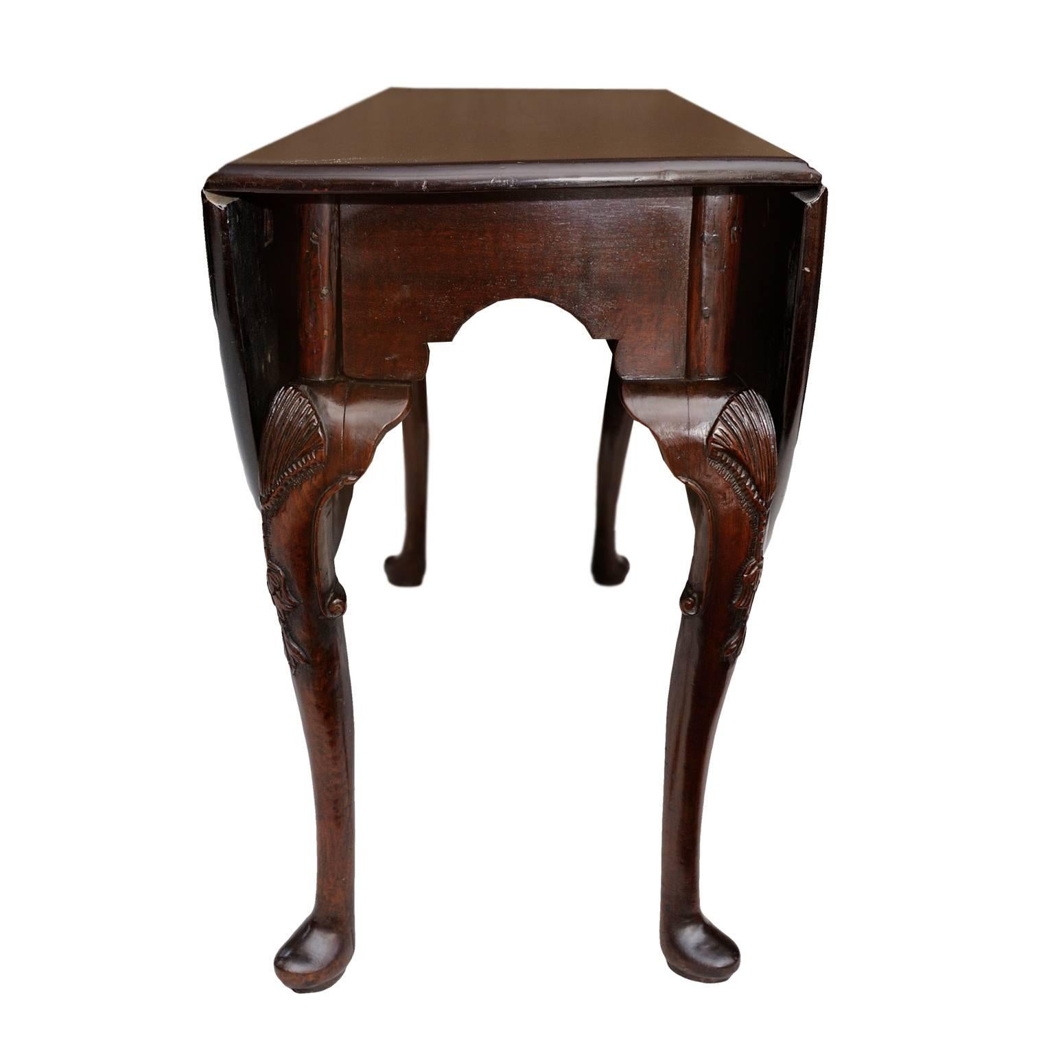 Mid-18th Century Irish George III Cuban Mahogany Drop Leaf Table, circa 1760 For Sale