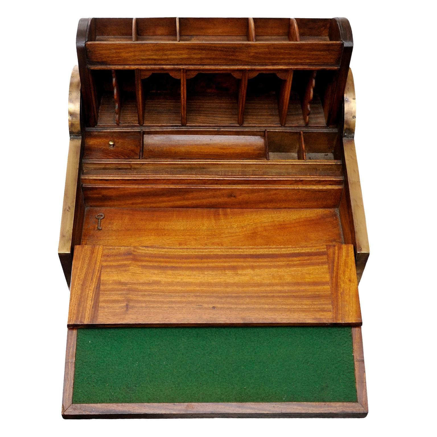 Anglo Chinese Camphor Wood Writing Slope, circa 1820 In Good Condition For Sale In Tetbury, Gloucestershire