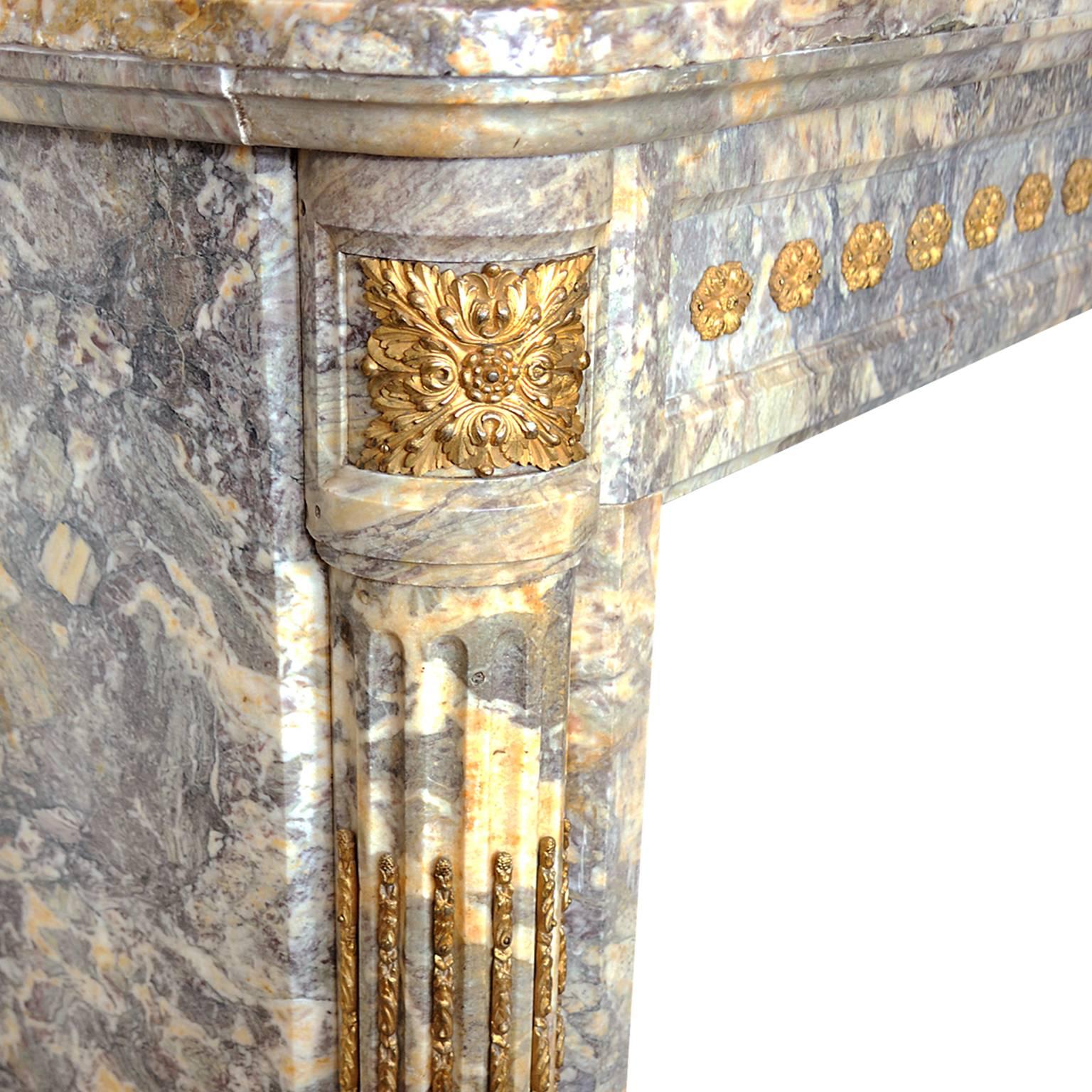 This is an absolutely stunning large French Louis XVI neoclassical fireplace. Made in wonderful convent sienna marble with ormolu mounts, a really beautiful fireplace that would grace and enhance any home, circa 1780.

The fireplace was removed