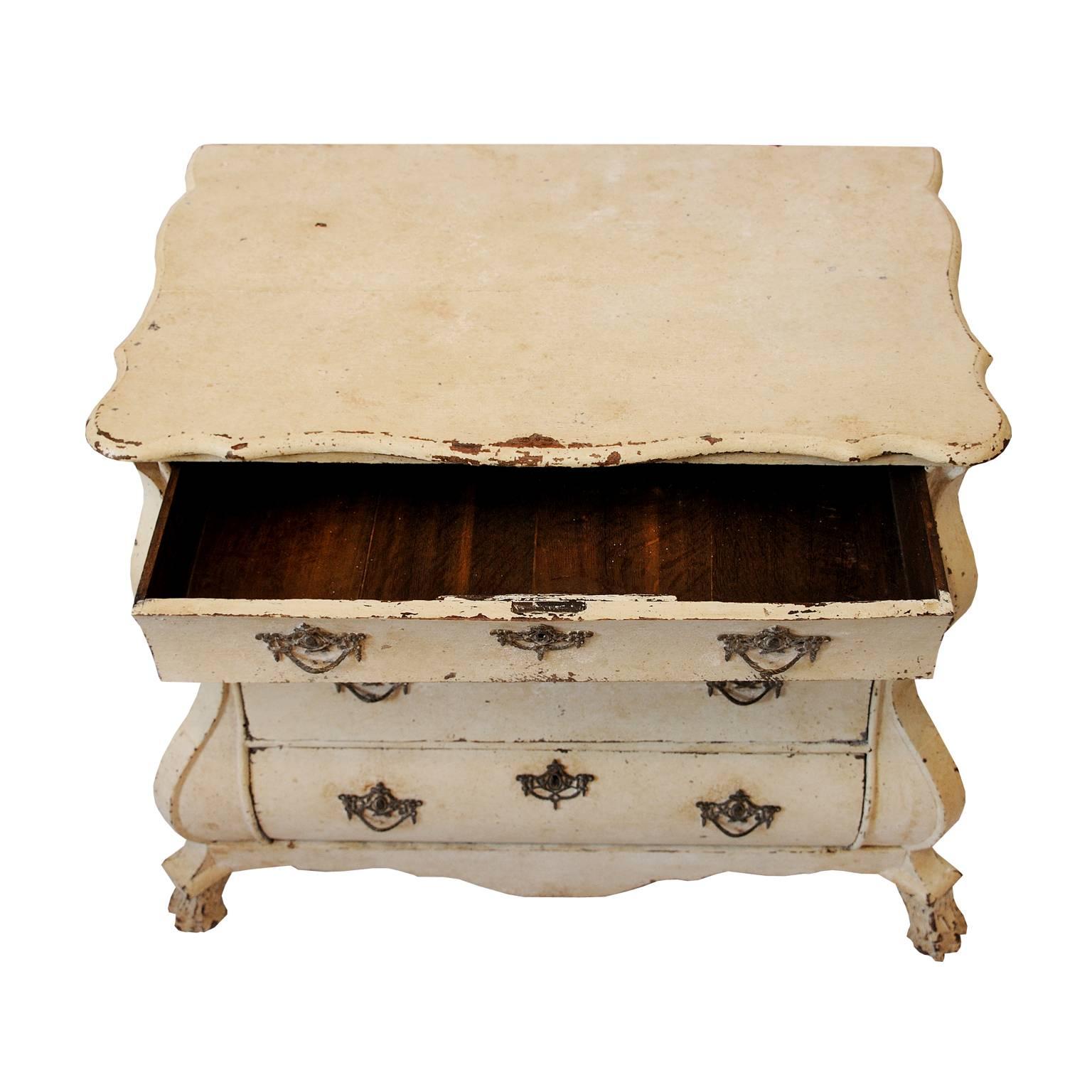 Small Dutch Baroque Oak Painted Commode Chest of Drawers, circa 1760 In Good Condition For Sale In Tetbury, Gloucestershire