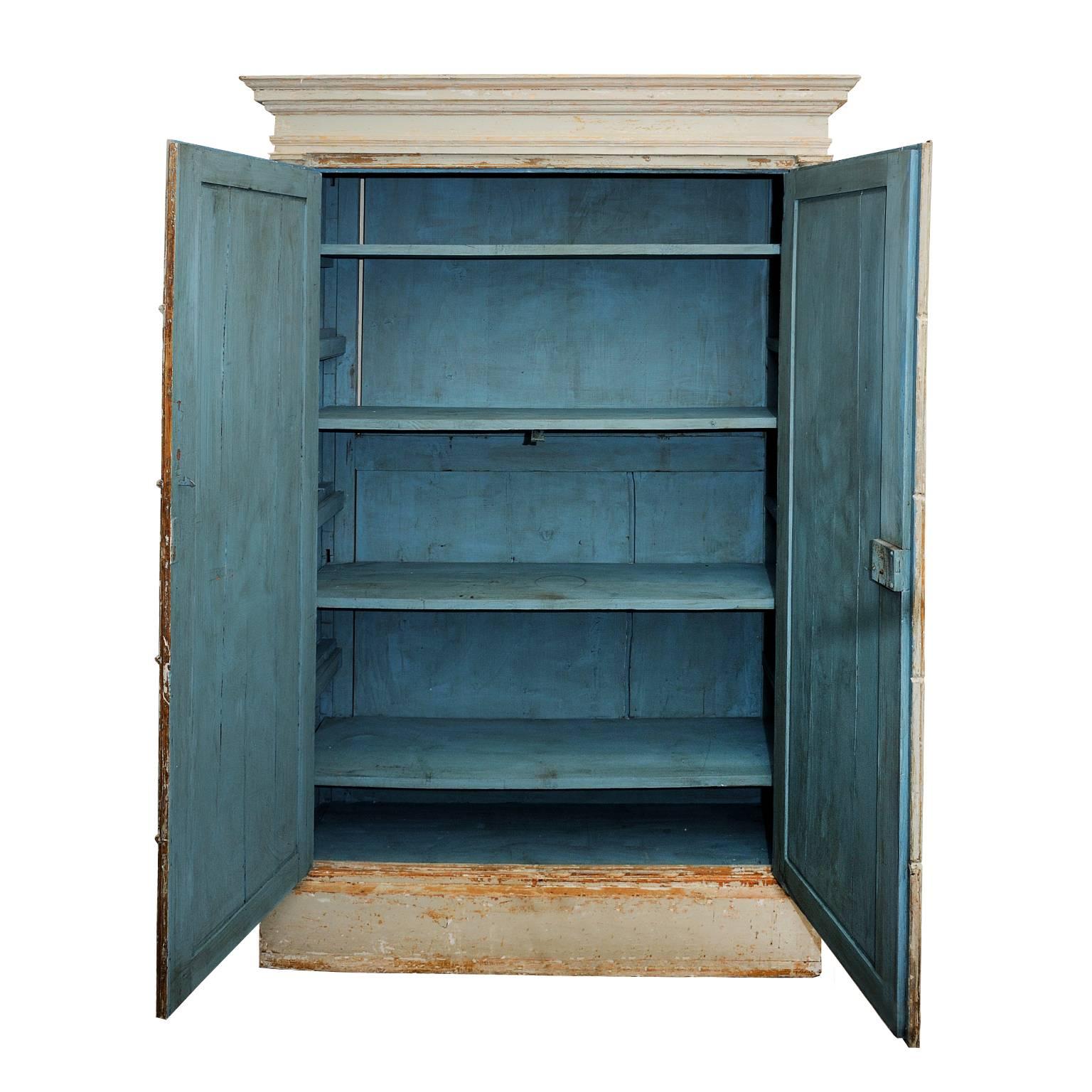 French Directoire Dry-Scraped Painted Cupboard, circa 1790 In Good Condition For Sale In Tetbury, Gloucestershire