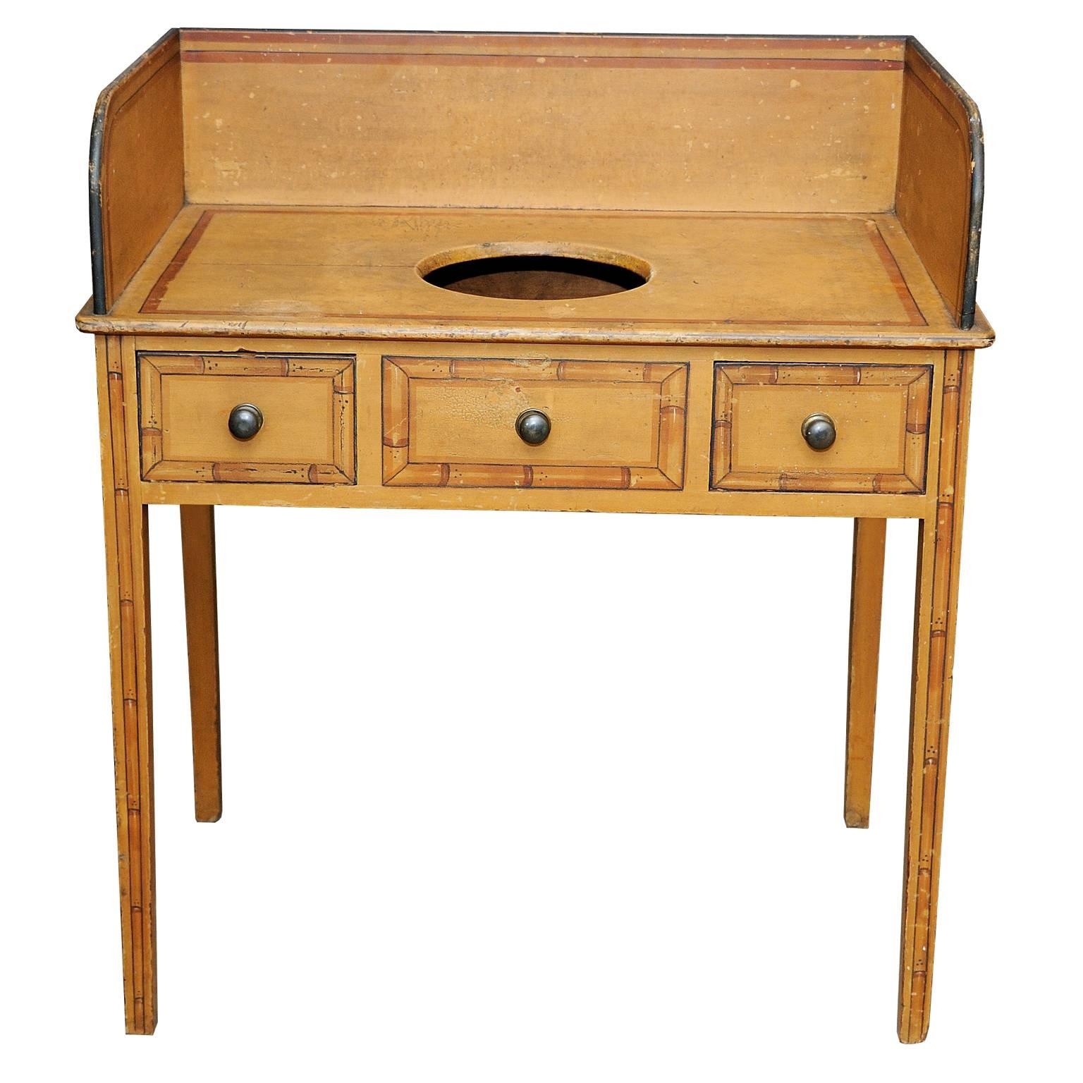 This is a great example of an English late 18th century painted faux bamboo wash stand in totally original condition featuring its original painted finish.

The wash stand has a recess in the top to take a bowl or sink, circa 1790.