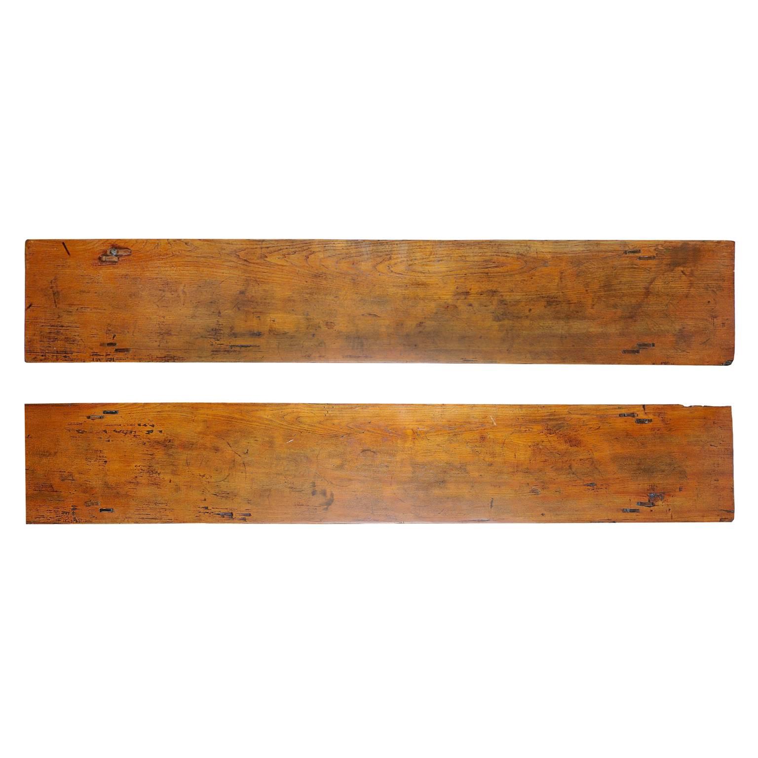 This is a wonderful pair of well-proportioned Provincial Chinese rustic elm benches or window seats, highly suitable as kitchen or hall benches, circa 1820.
 