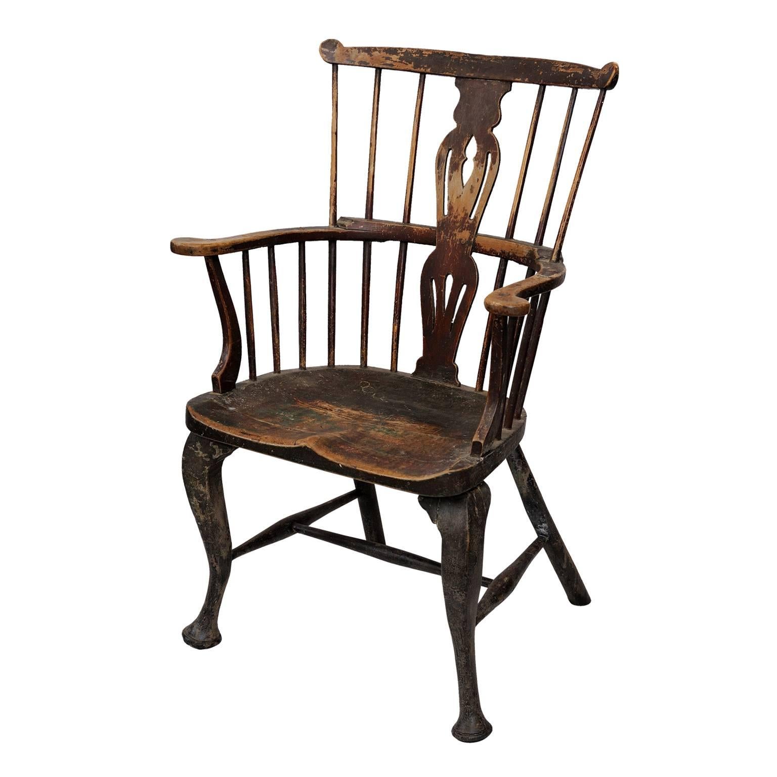 This is a rather beautiful English mid-18th century George III 'Thames Valley' Windsor chair of great proportions. The Chair, made from beech and elm, retains traces of its original paint and the legs have been historically re-tipped, possibly in