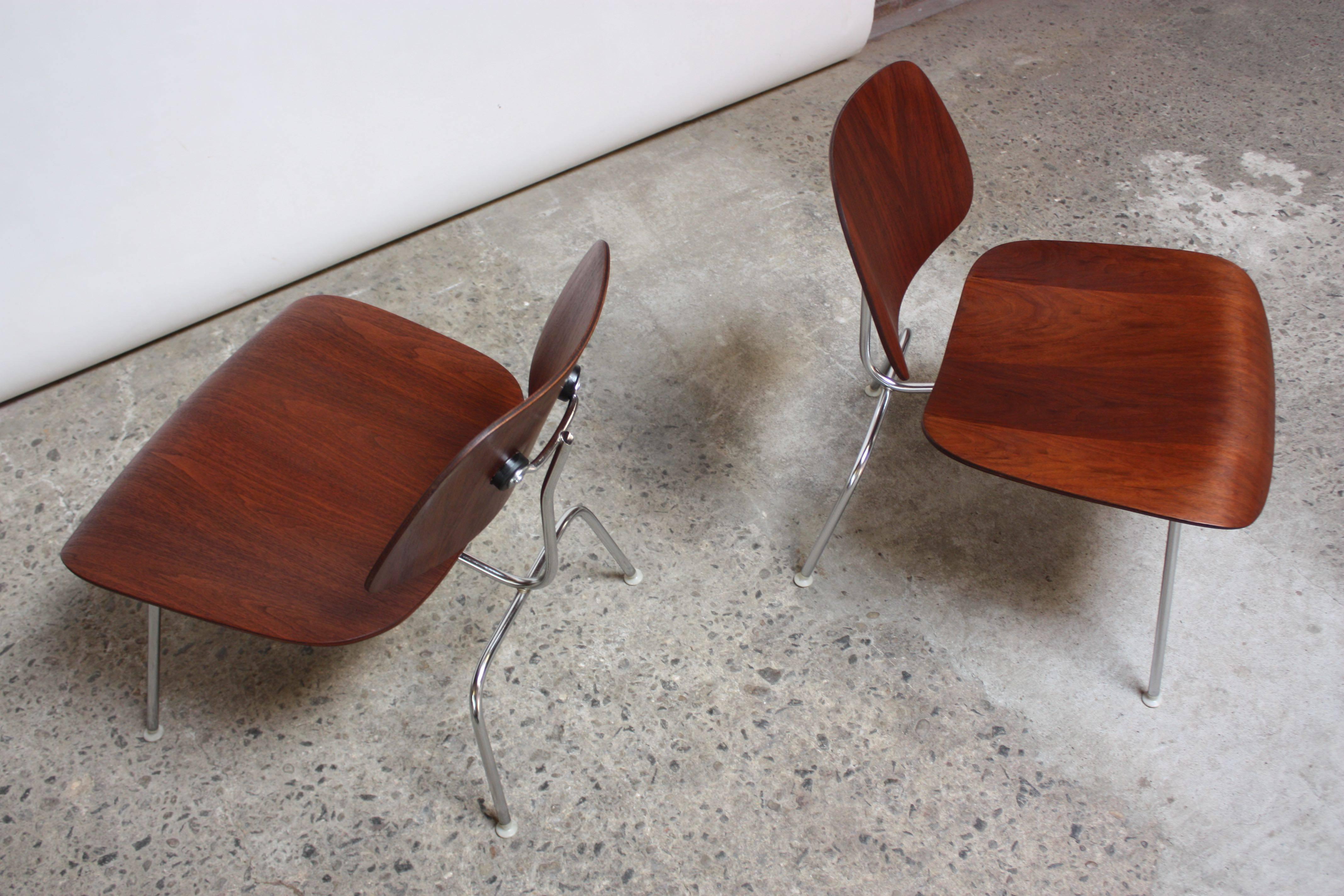 Mid-Century Modern Pair of Eames for Herman Miller LCM Chairs in Walnut