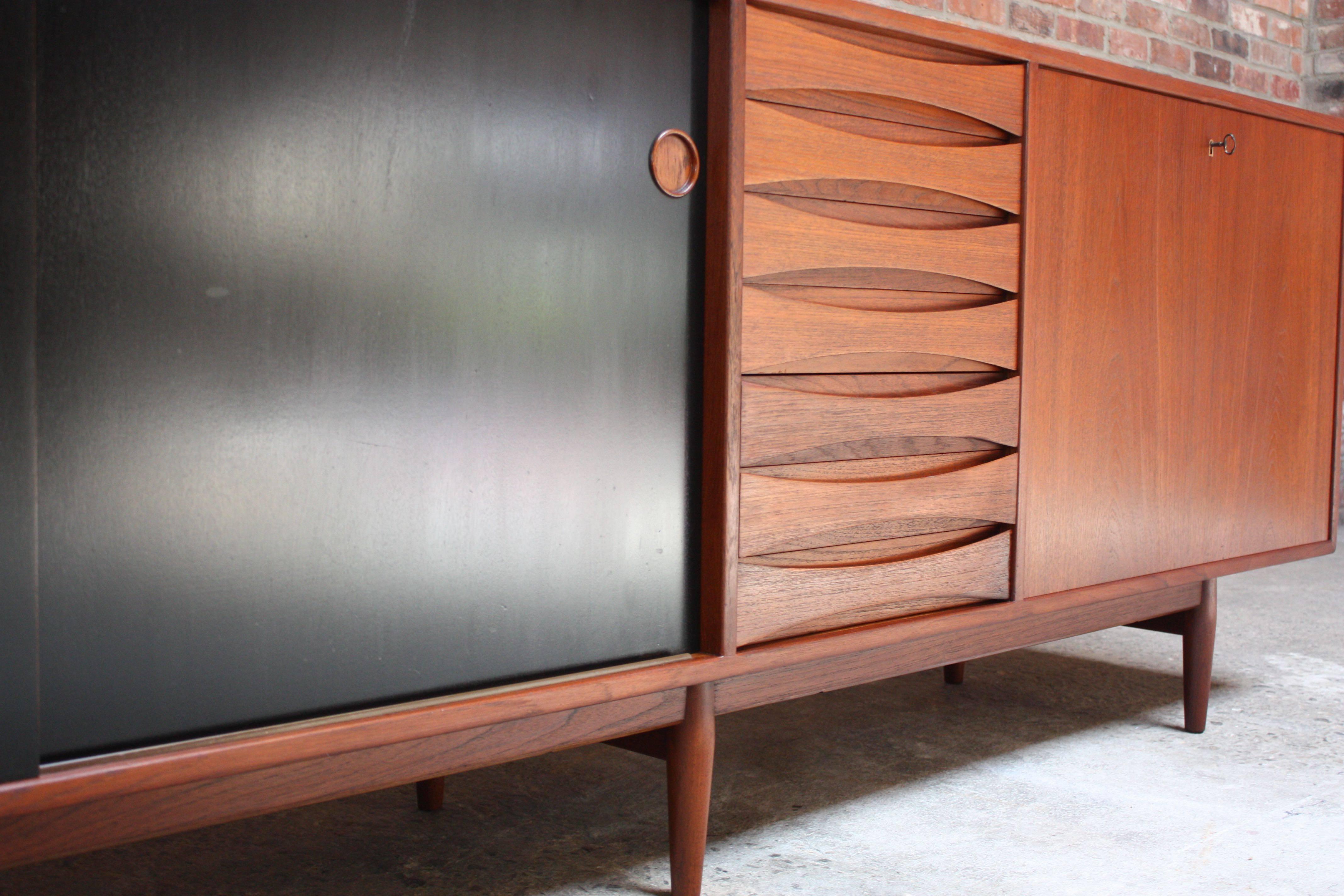 Arne Vodder Teak Credenza with Reversible Doors In Good Condition In Brooklyn, NY