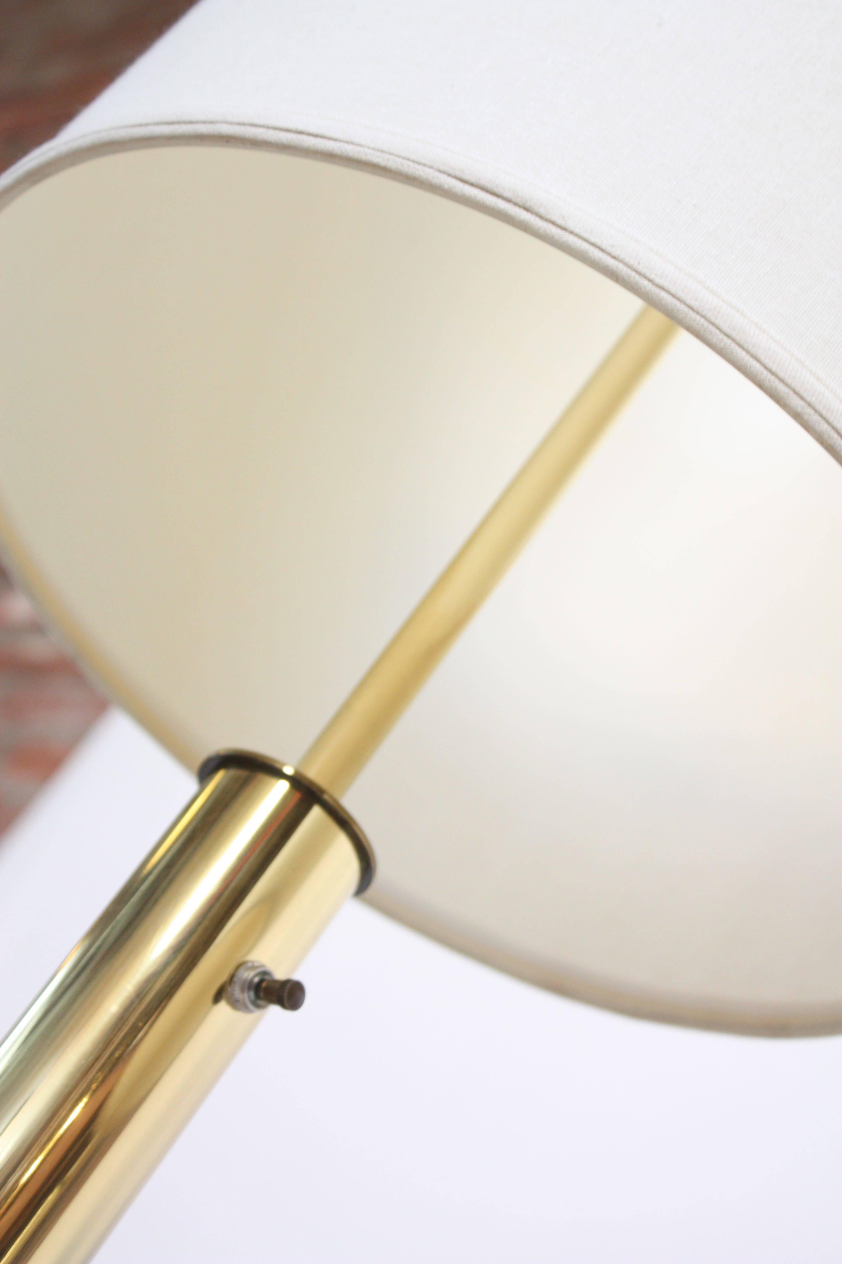 Pair of Slim Brass Cylindrical Laurel Table Lamps In Excellent Condition In Brooklyn, NY